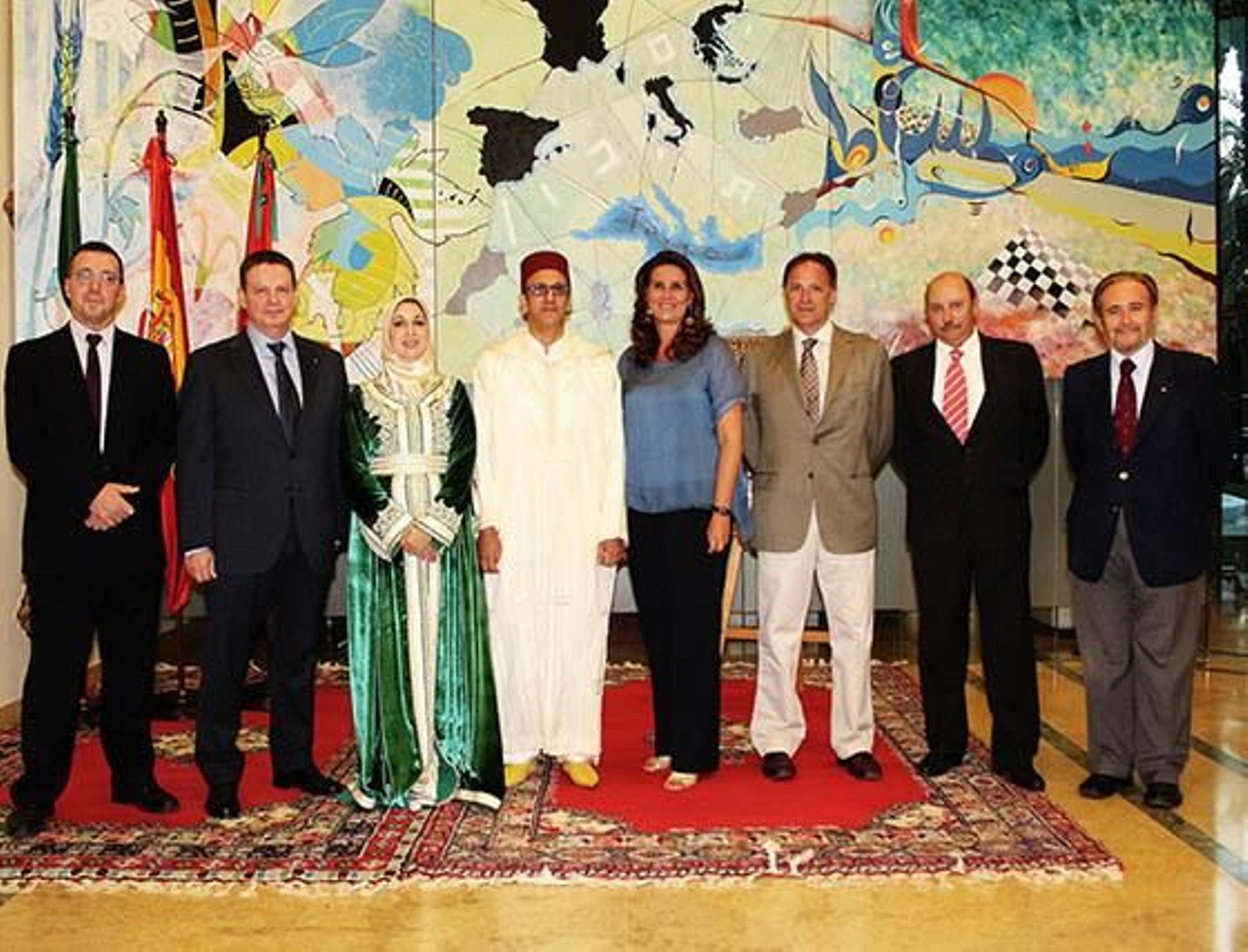 Fernando Mora, coronel jefe de Guardia Civil en Sevilla; Laurentino Ceña, general jefe de la IV Zona de la Guardia Civil de Andalucía; el cónsul general de Marruecos en Sevilla, Mohammed Yebari y su esposa Kadhija Bouirigue; Elvira Saint-Gerons, directora de la Fundación Tres Culturas; Francisco Javier Arroyo Navarro, secretario general de la Delegación del Gobierno de España en Andalucía, Álvaro Caravaca (Presidencia del Gobierno) y José Carlos Ruiz- Berdejo y Sigurtà, presidente de la Asociación Cuerpo Consular de Sevilla y cónsul honorario de Chipre.  Foto: Victoria Ramírez