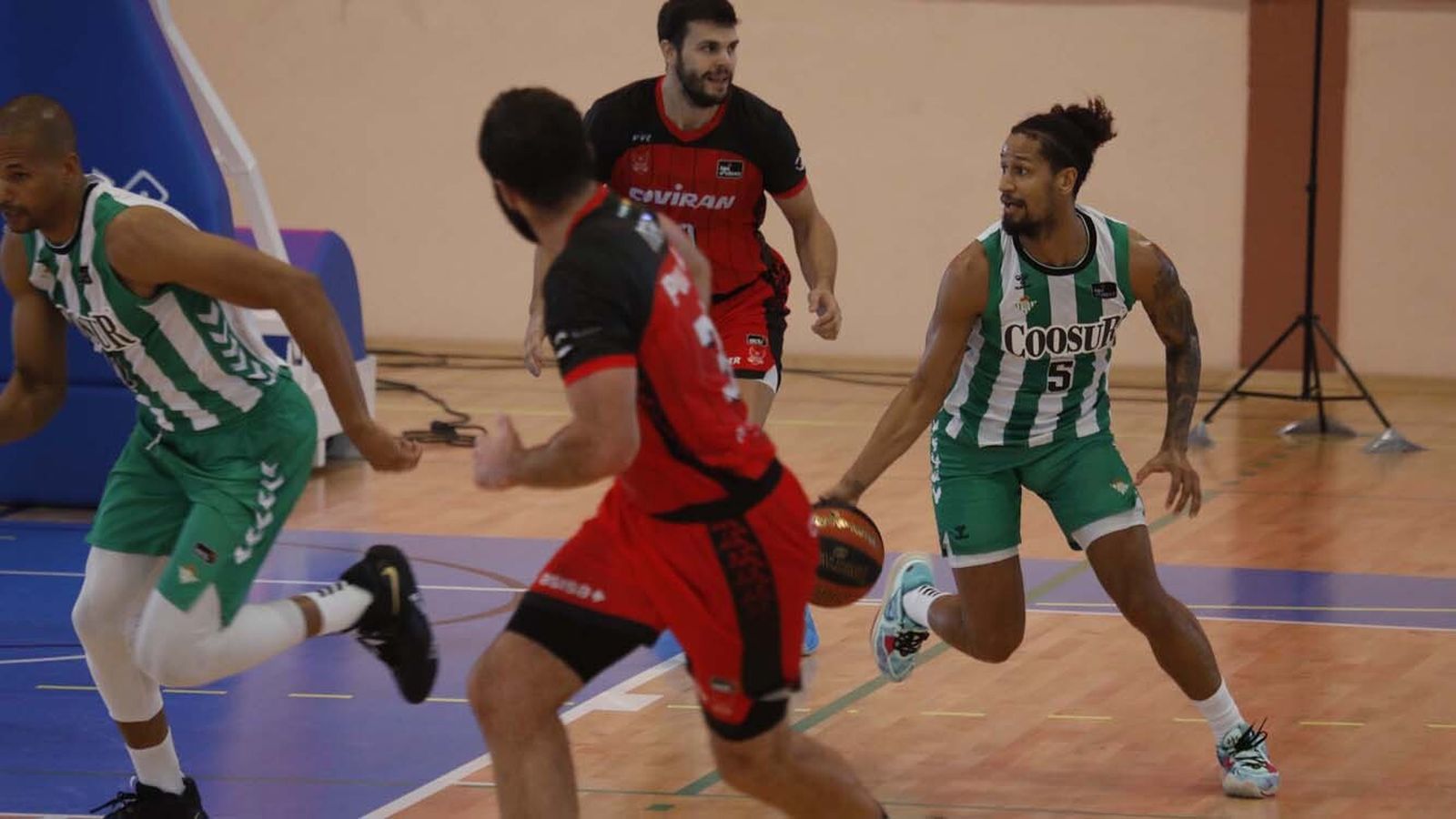 Las fotos de Real Betis - Fundación Granada en la Línea