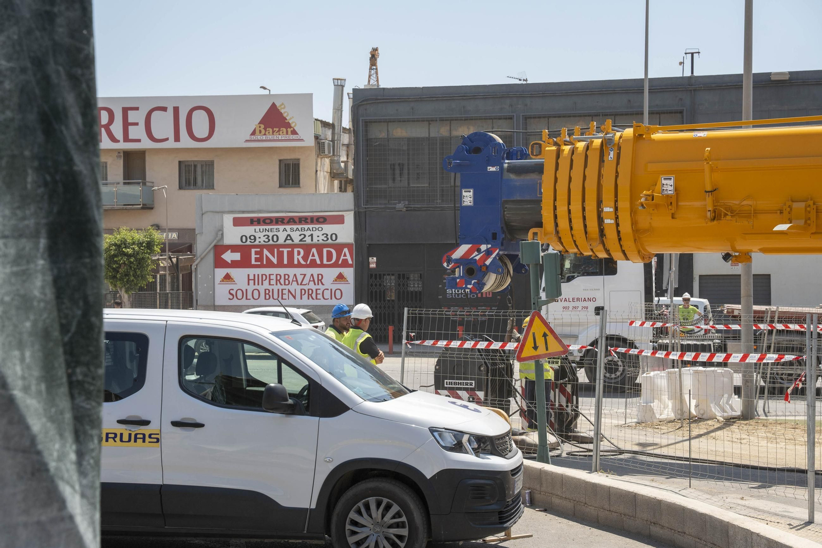 Las imágenes del desmantelamiento en el Puente de la Avenida Mediterráneo en Almería