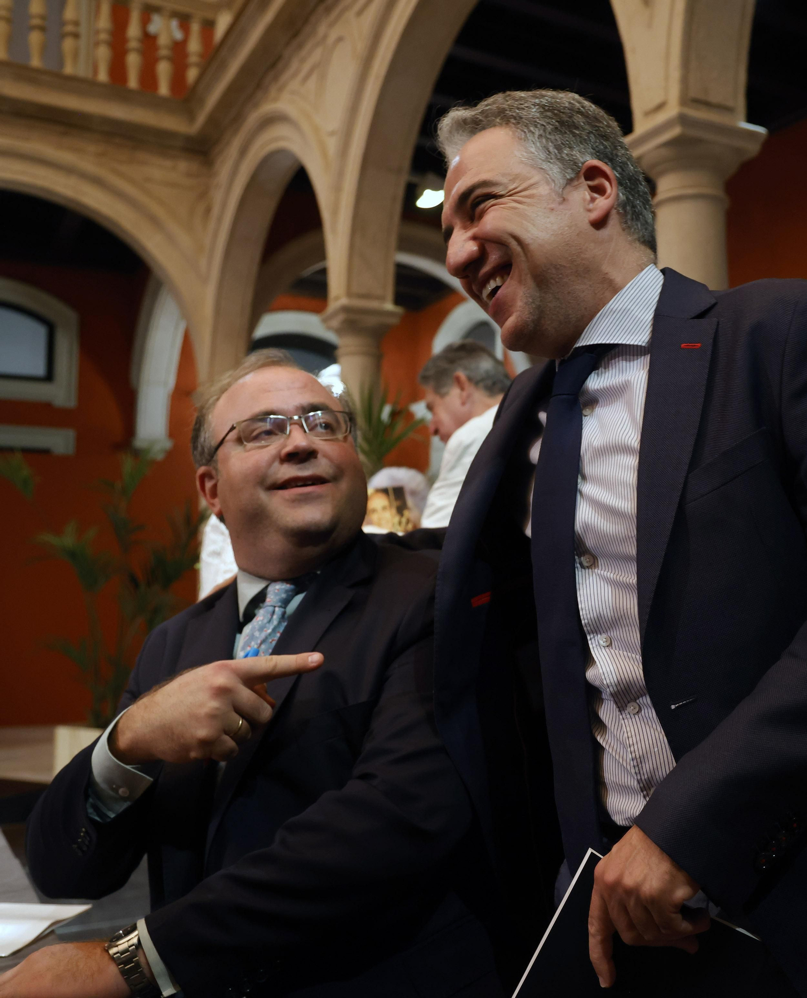 Presentación del libro  'Juan Robles, la sonrisa del tabernero' de Carlos Navarro, todas las imágenes