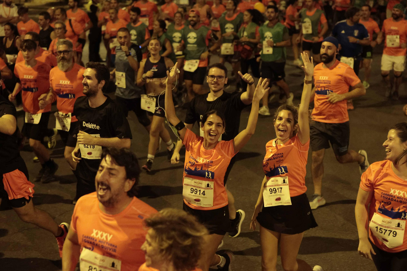 Búscate en las fotos de la Carrera Nocturna (III)