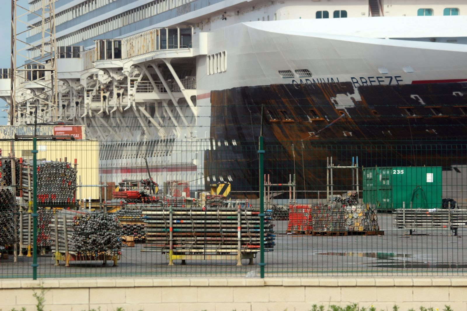 Buque 'Carnival Breeze' en el que trabajaba el fallecido