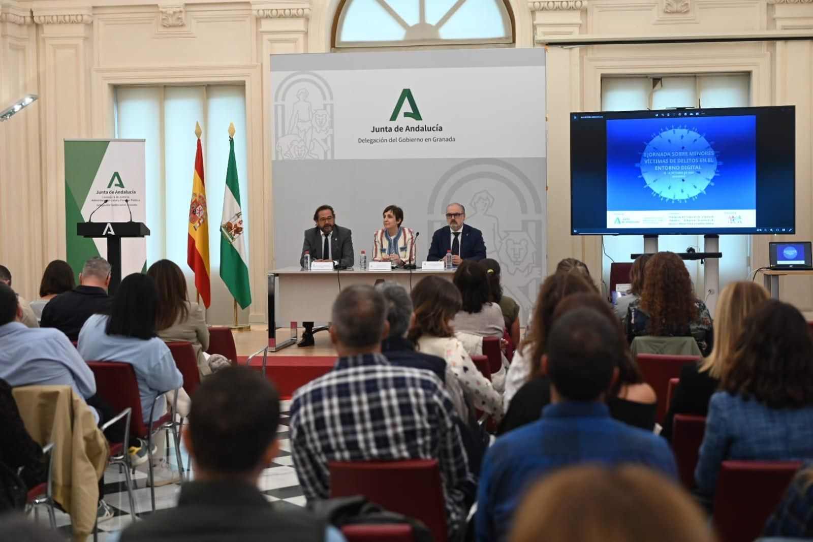 La viceconsejera de Justicia, Ana Corredera; el delegado de la Junta en Granado, Antonio Grandos; y el delegado territorial de Justicia, Luis Recuerda