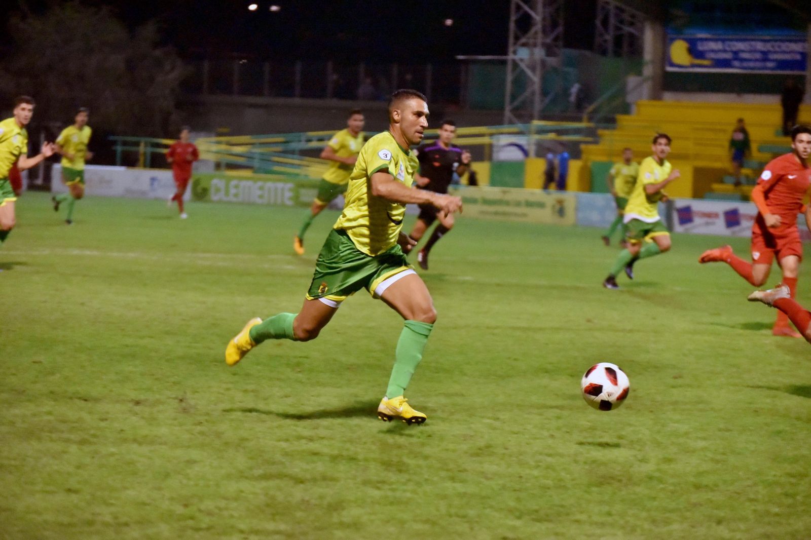 Biri corre en un partido de la Unión.