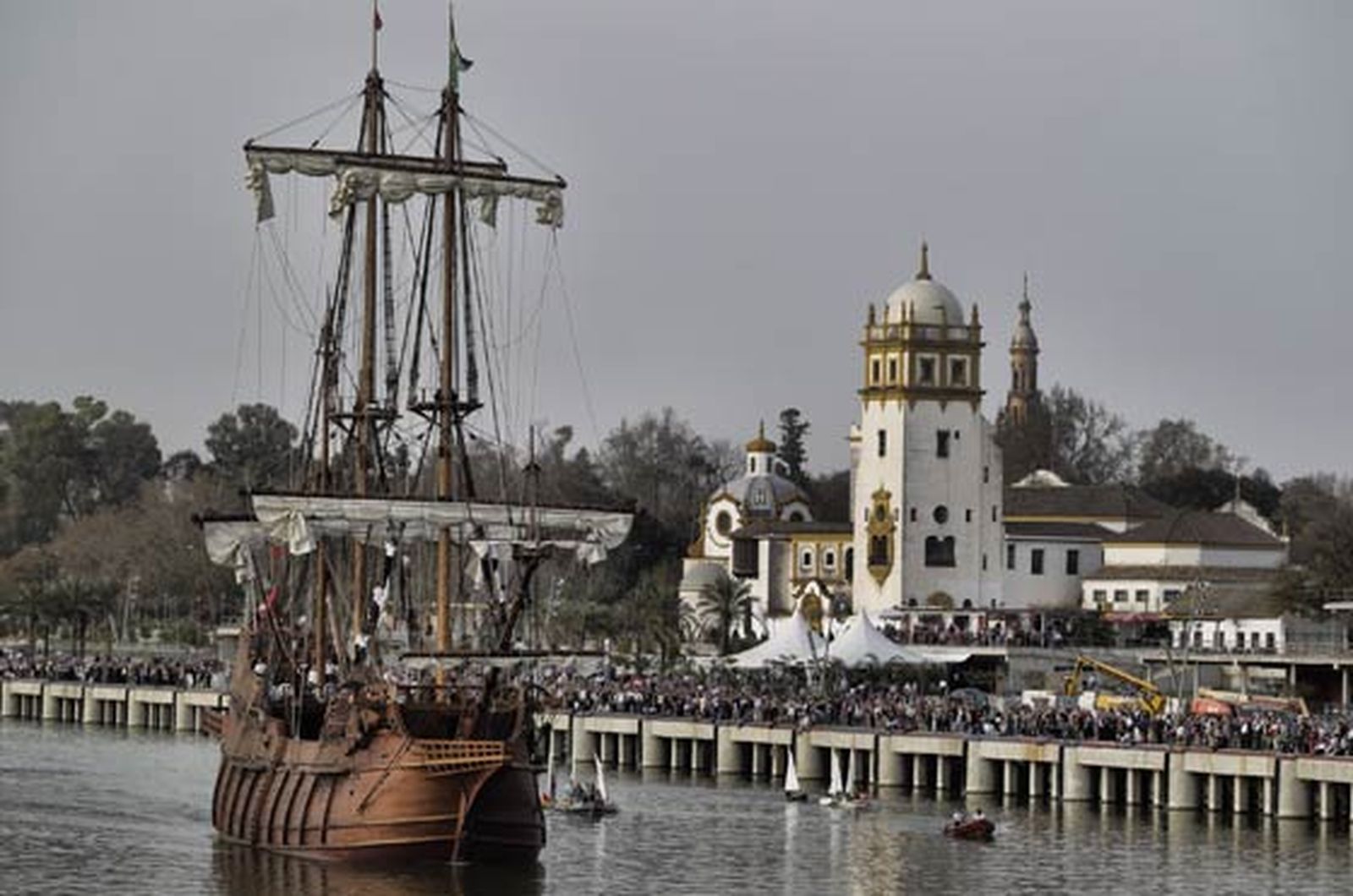 Así zarpó la nave en el Muelle de las Delicias.

Foto: Antonio Pizarro