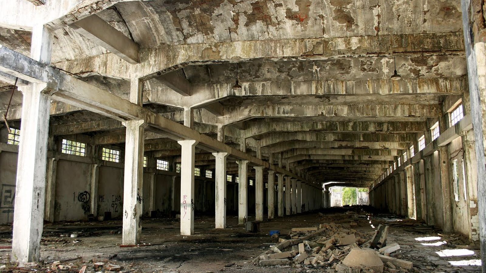 Uno de los inmuebles abandonados que se encuentran en el Rancho de la Bola.