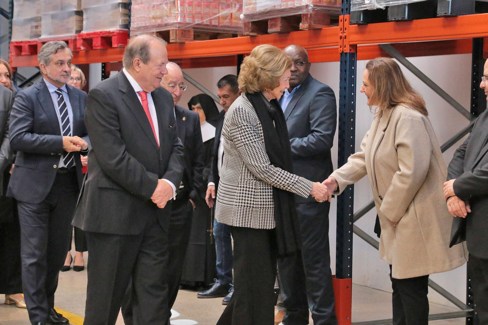 La Reina Sofía visita el Banco de Alimentos de Almería