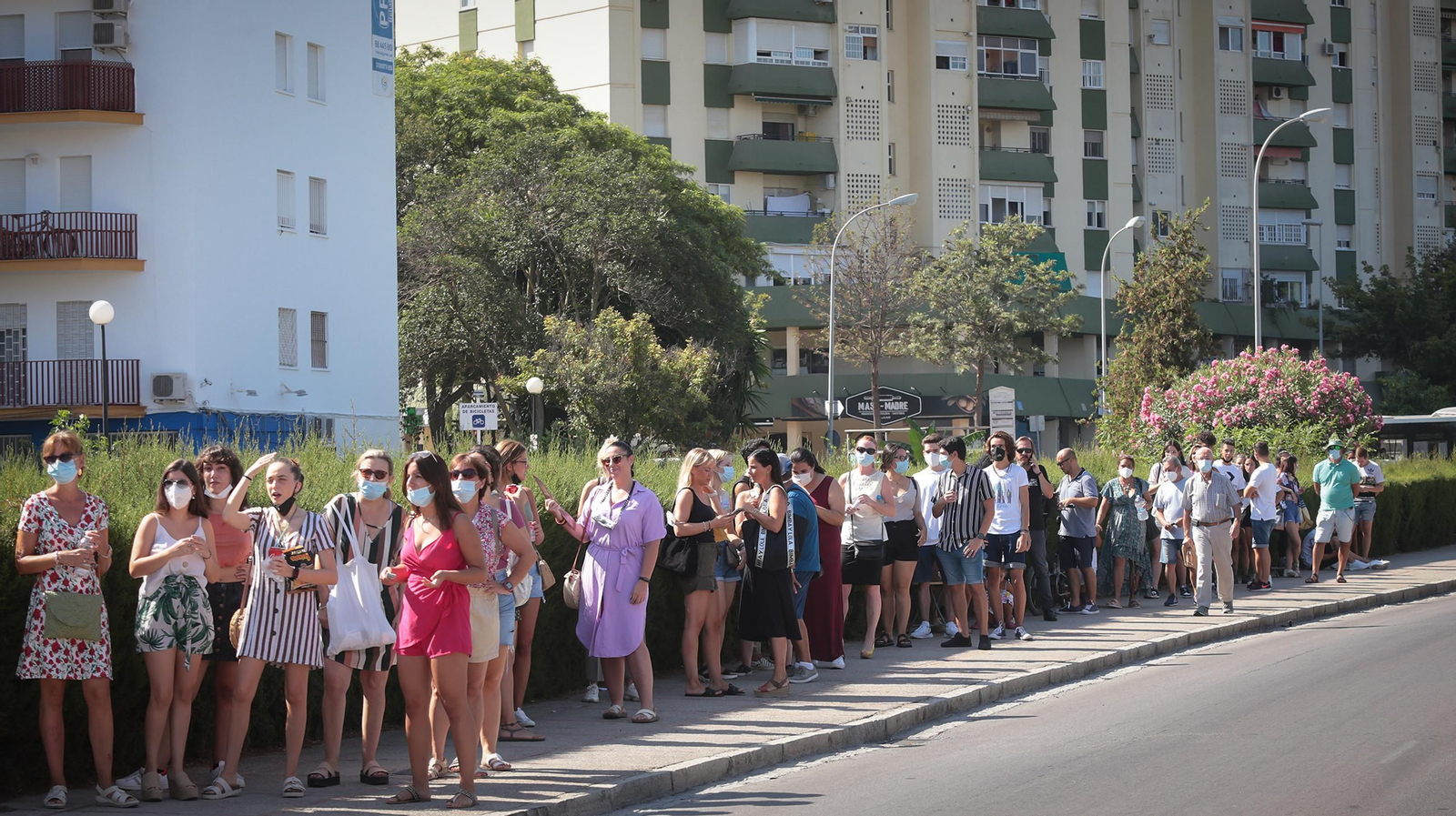 Masiva afluencia para el casting de una serie que se rodará en Andalucía Masiva afluencia para el casting de una serie que se rodará en Andalucía