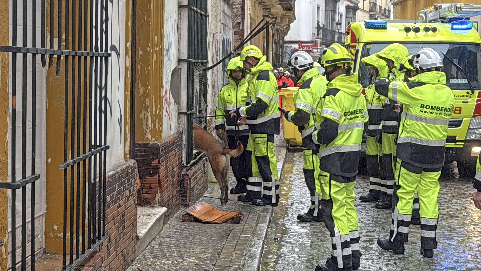 Imágenes del derrumbe en una casa okupada en Jerez
