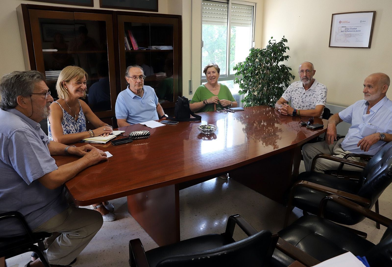 Carmen Pina reunida con los representantes de la Federación La Plazoleta 2.0.