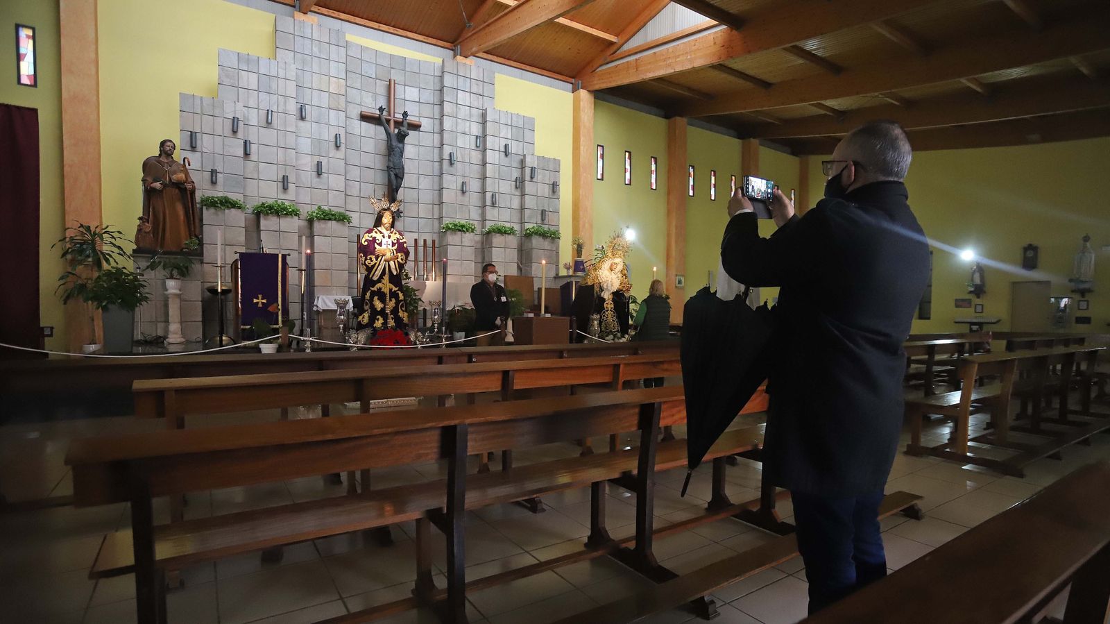 Solemne veneración de fieles al Medinaceli de La Línea