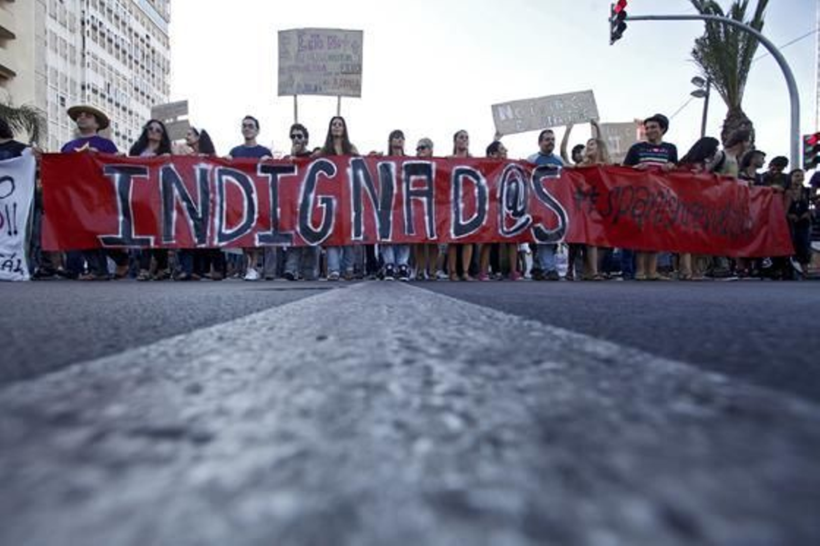 Unas 4.000 personas apoyan la manifestación del 19-J en Cádiz.

Foto: Jesus Marin