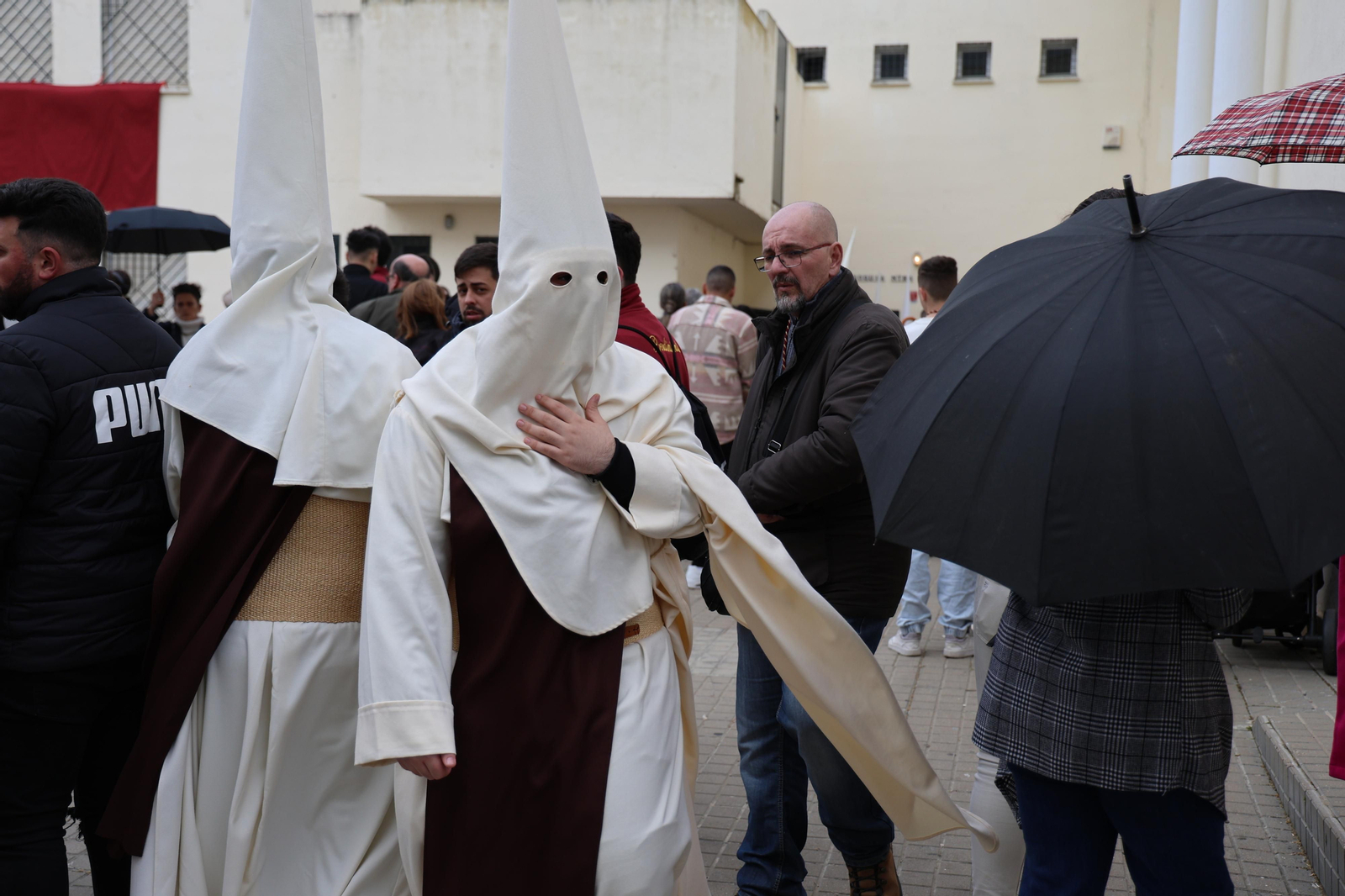 Las mejores imágenes del Miércoles Santo en Huelva: Hermandad del Prendimiento