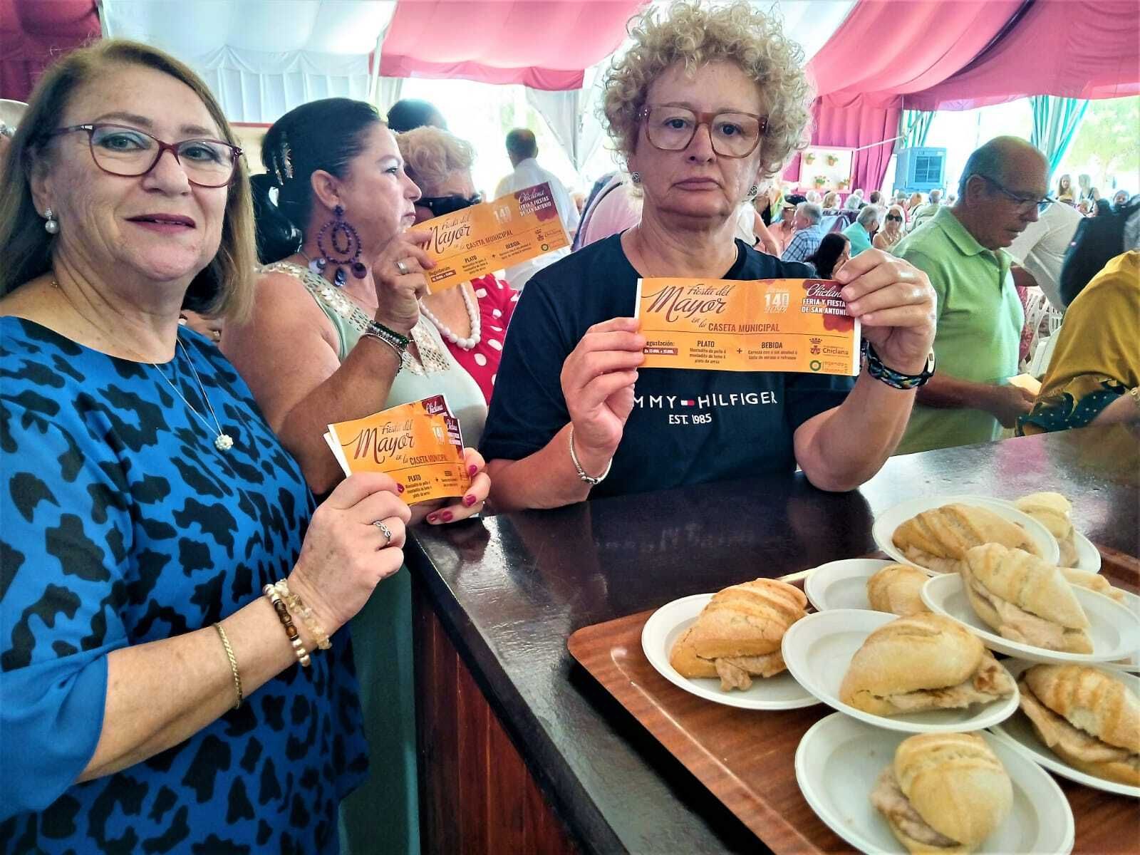 Búscate en las imágenes del viernes de Feria de Chiclana 2024