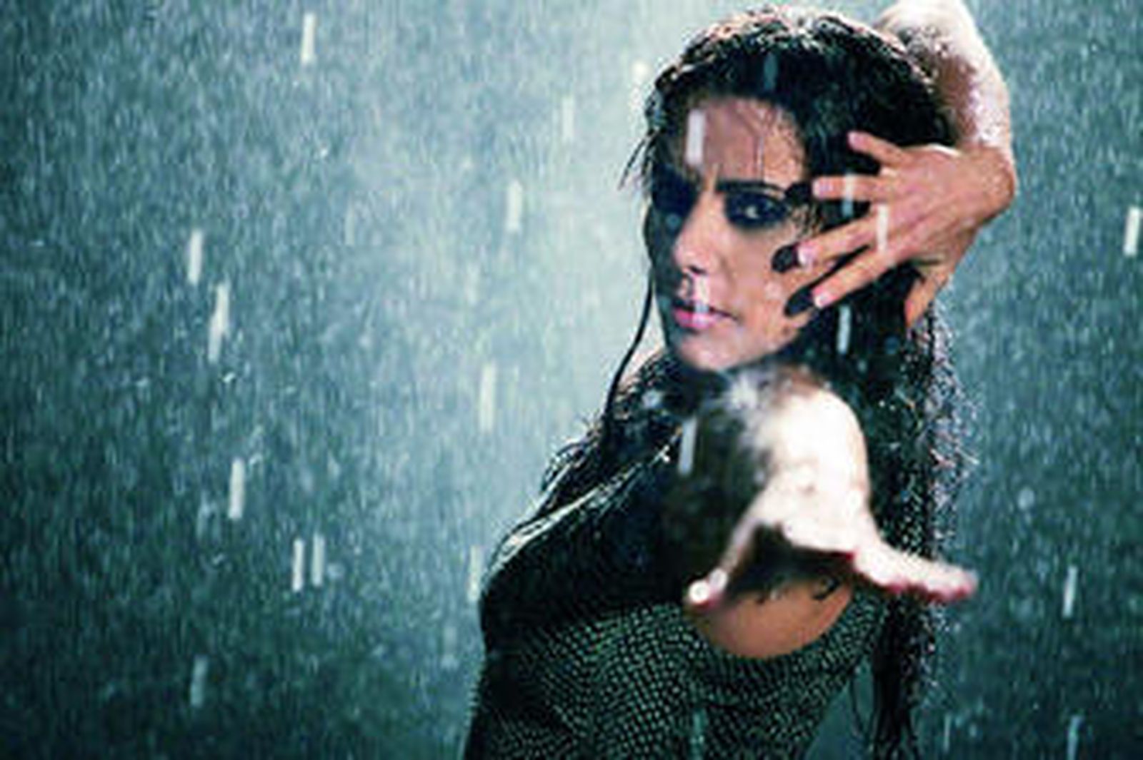 'Lluvia' recrea una atmósfera de ensueño e hilvana recuerdos de la bailaora granadina.