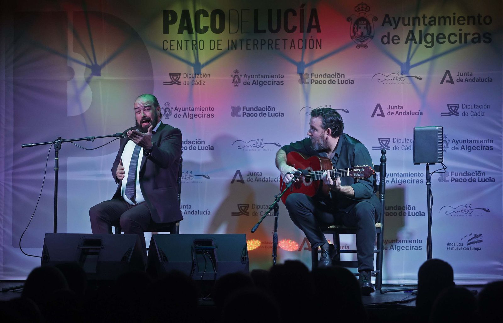 Fotos de la actuación de Miguel de Tena y Juan Gómez ‘‘Niño de la escalerilla’’ en el Centro de Interpretación 'Paco de Lucía' en Algeciras
