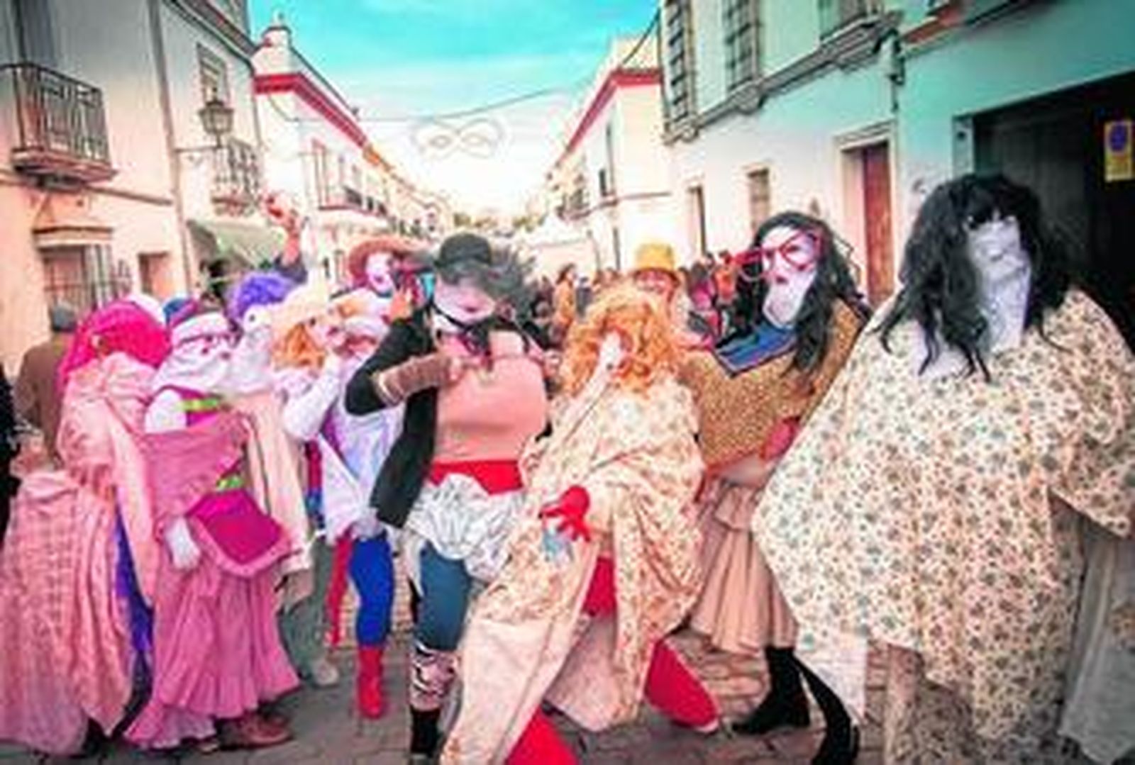 La tradicionales máscaras fontaniegas, el carnaval más singular de la provincia sólo existente en Fuentes de Andalucía.