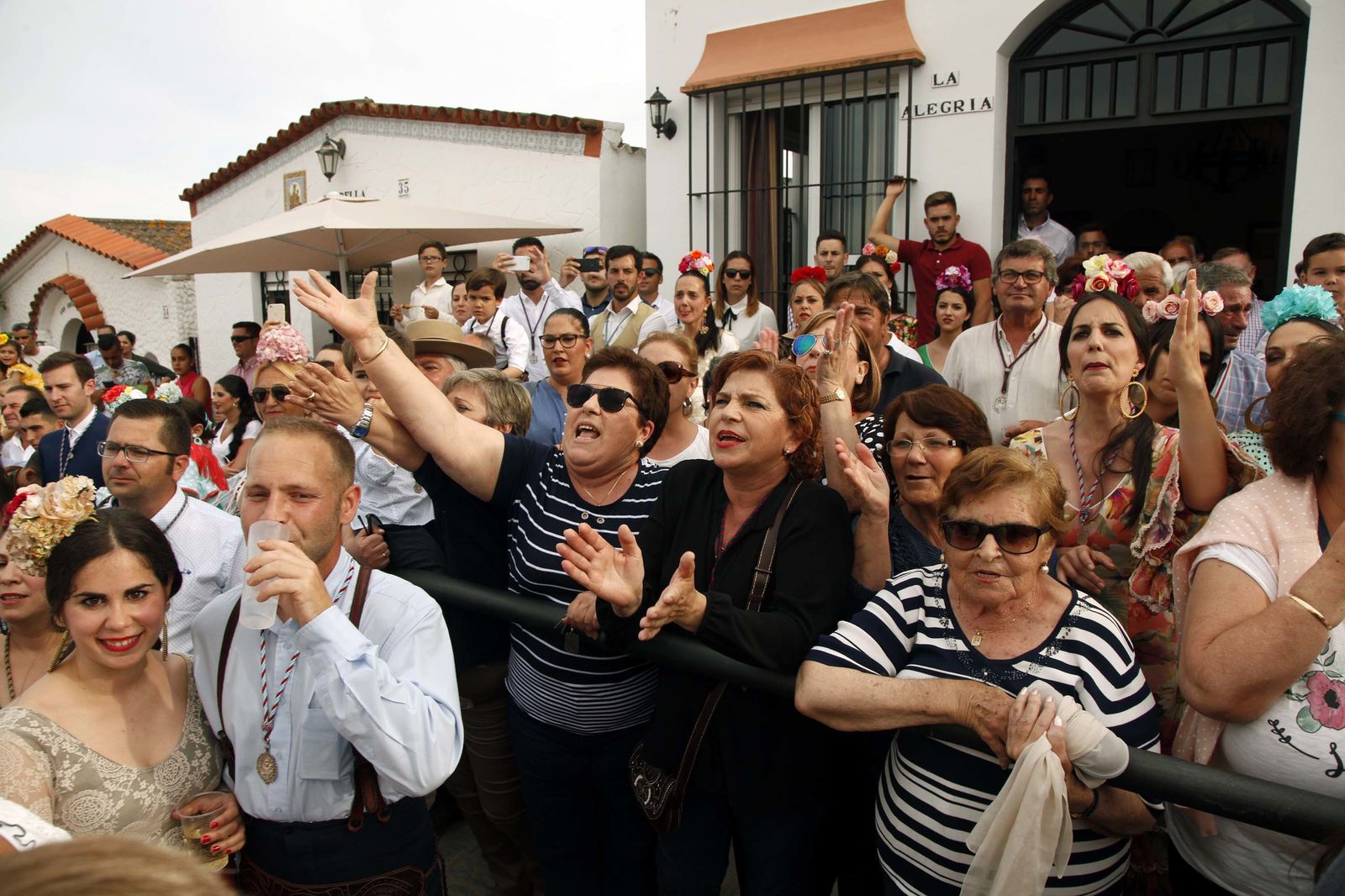 Las imágenes de la procesión de la Virgen de la Bella por el recinto romero de El Terrón