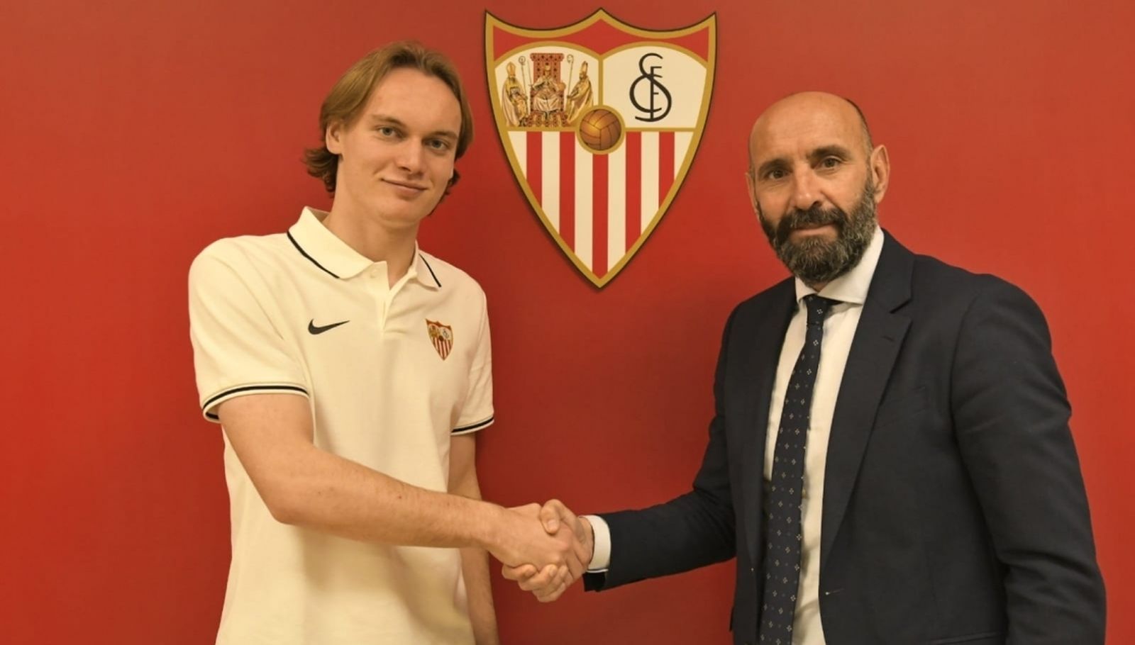 Monchi le da la bienvenida a Ryan Johansson, que procede del Bayern Múnich.