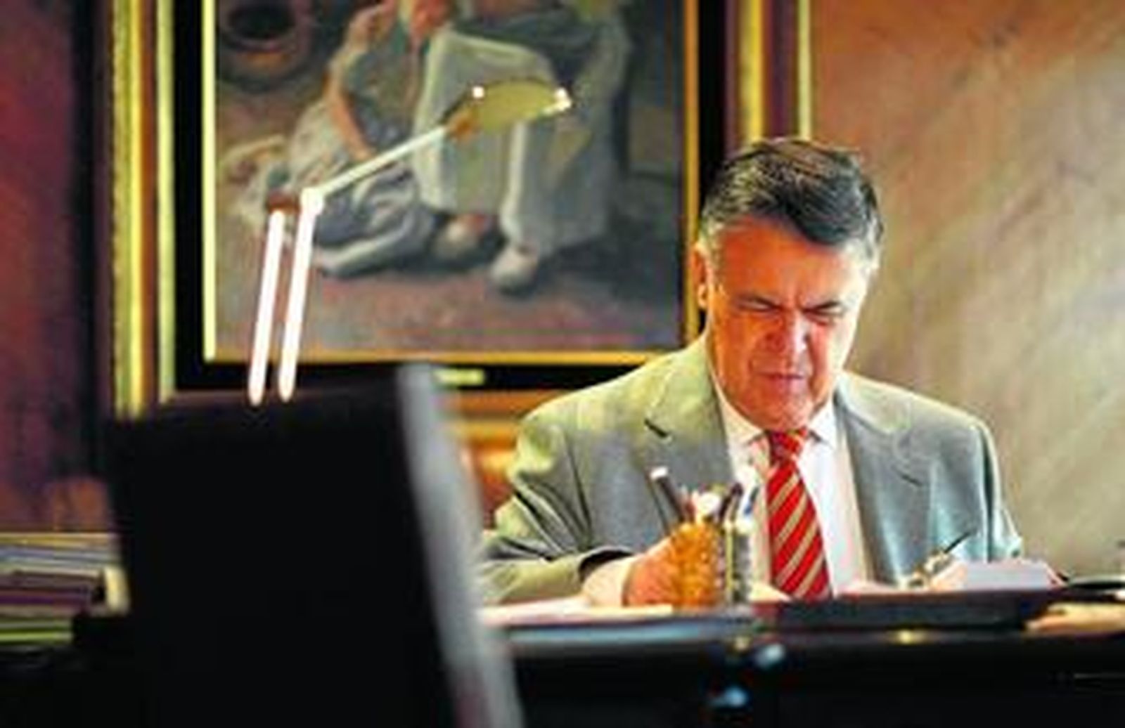 Antonio Ojeda, en su despacho de la sede del Consejo General del Notariado, en Madrid.