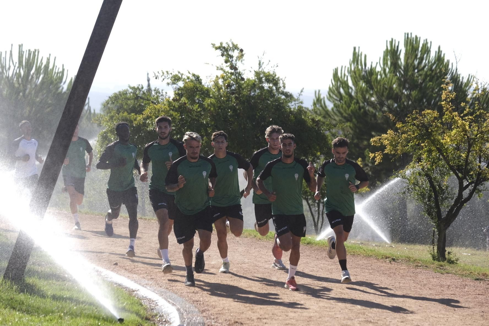 El entrenamiento del Córdoba CF en el parque de la Asomadilla, en imágenes