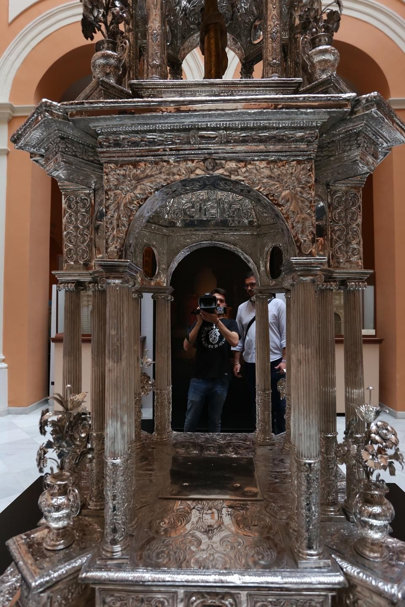 La exposición 'Pasión según Sevilla', en imágenes