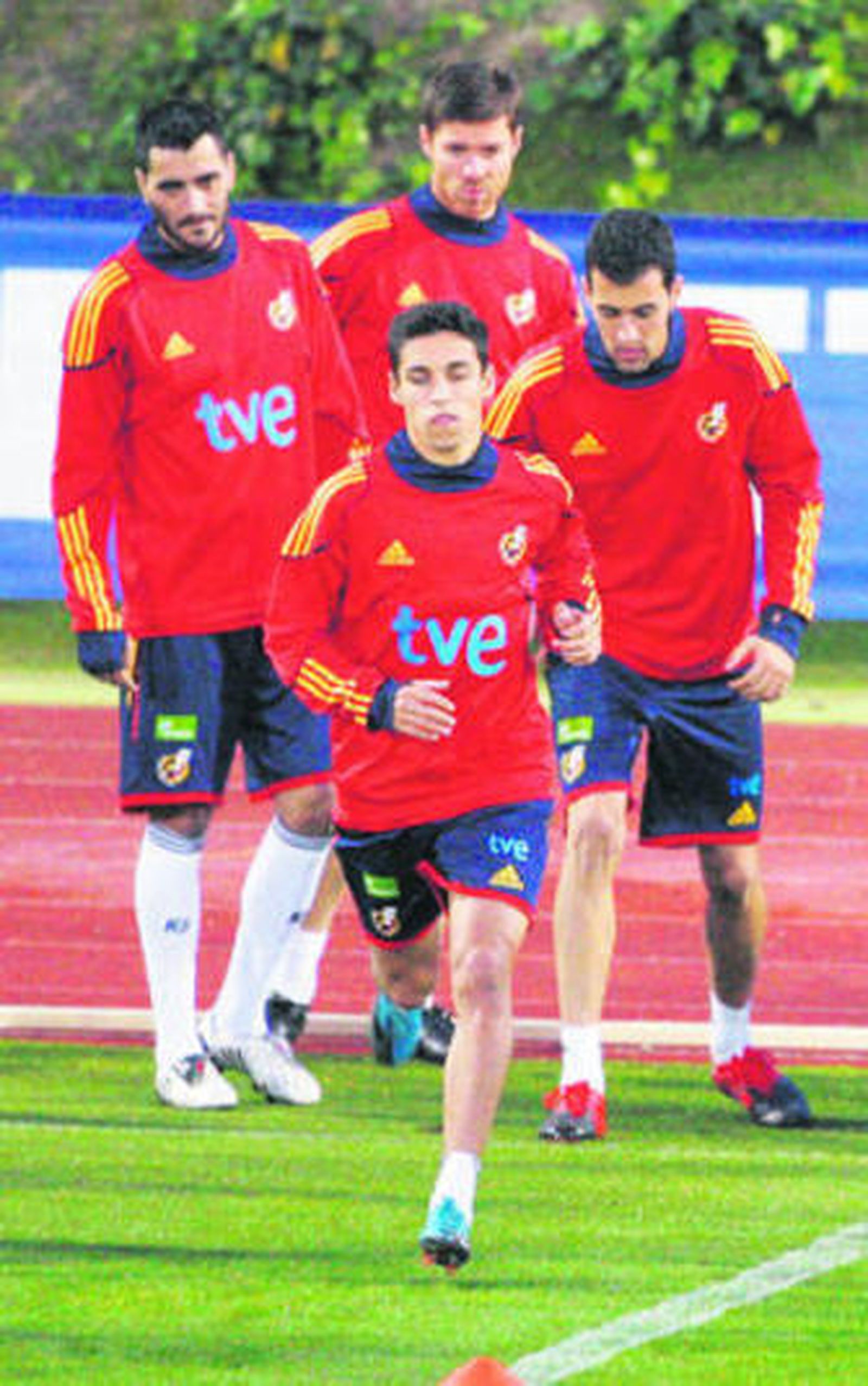 Jesús Navas, en primer término, junto a Busquets, Güiza y Xabi.