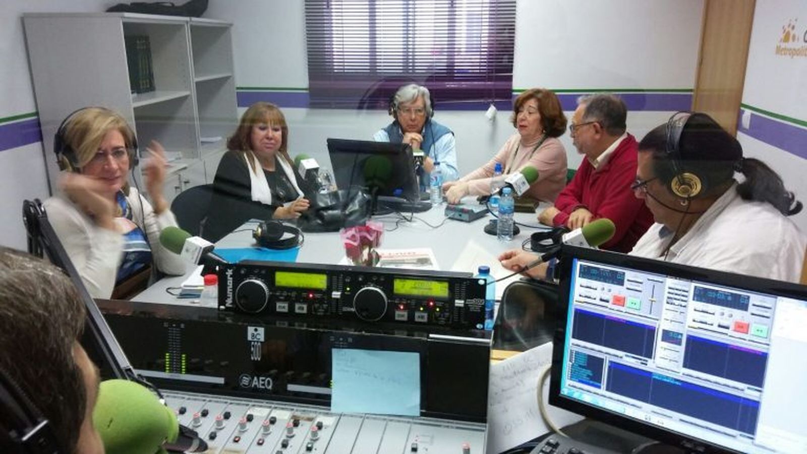 Antonio Rubín (centro) durante uno de los programas de Luna Azul