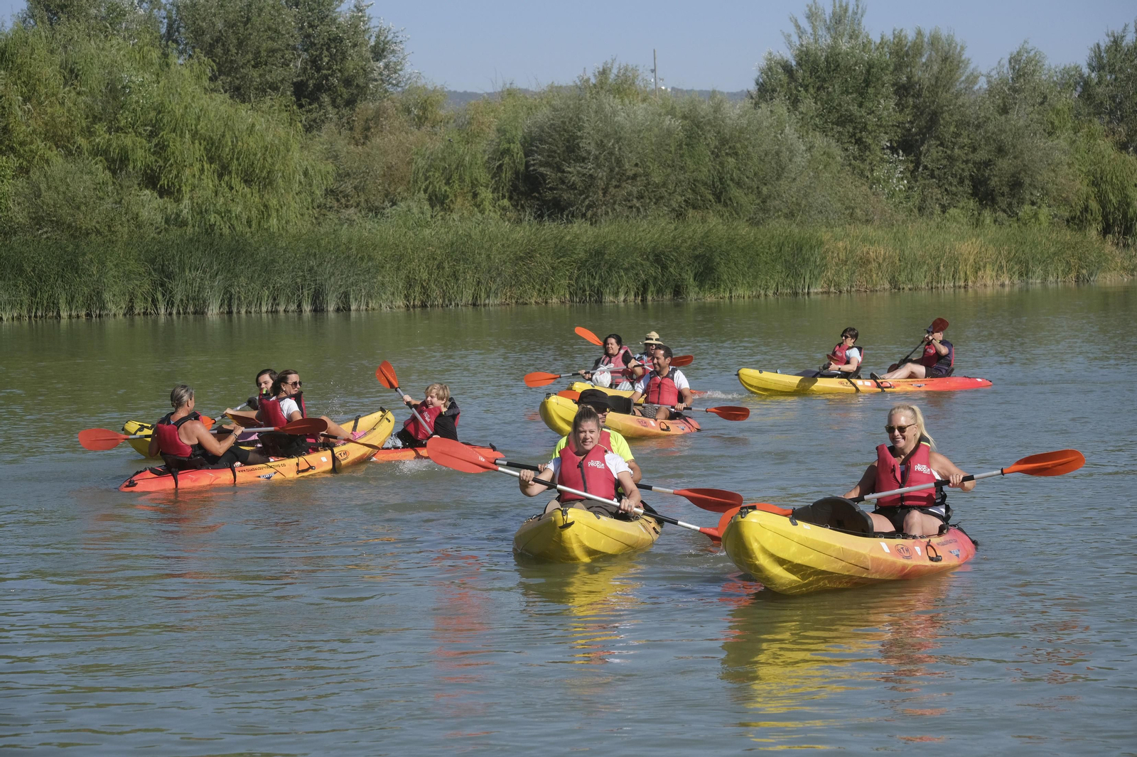 La ruta en kayak por el Guadalquivir de Córdoba se echa al agua, en imágenes