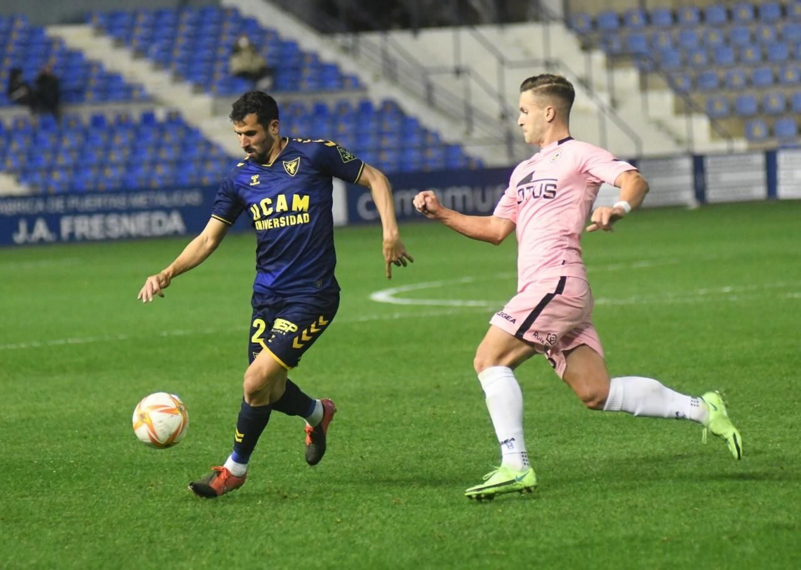 Las fotos del UCAM Murcia - Real Balompédica (1-0)