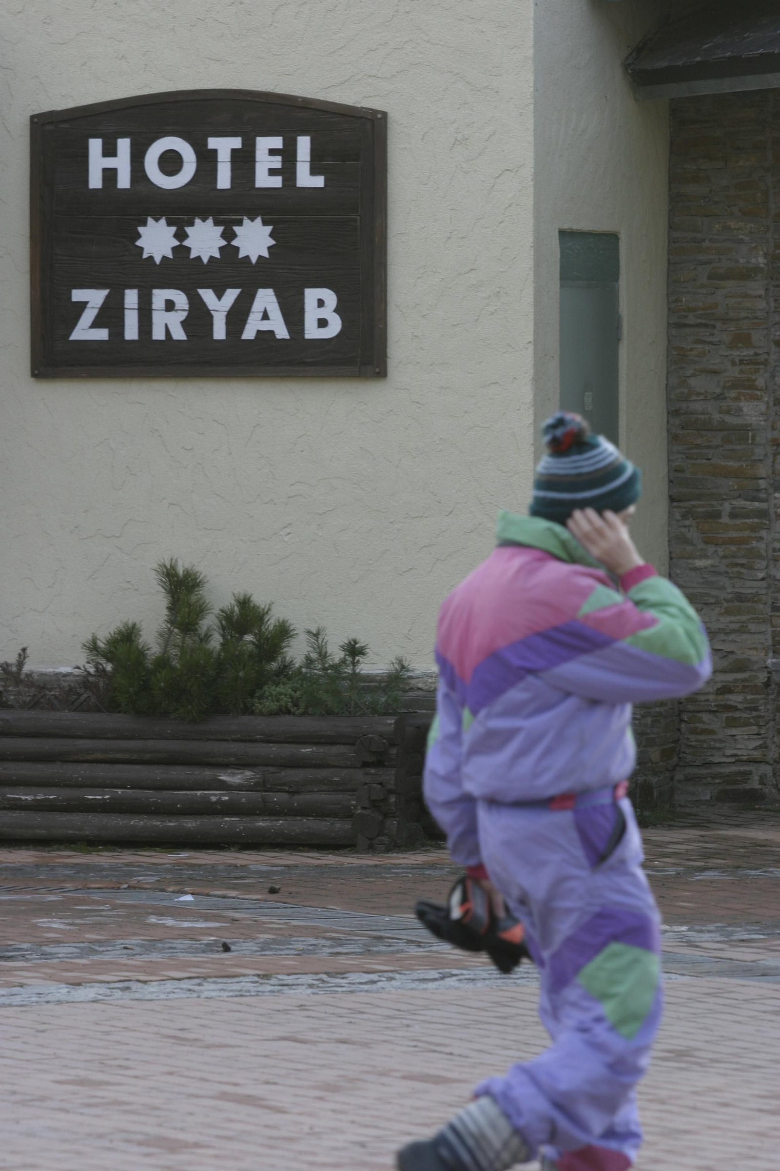 La Junta subasta por 6,6 millones el Hotel Ziryab de Sierra Nevada