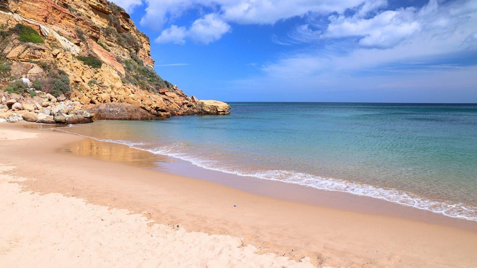 Este es el 'Santorini' portugués y se encuentra a un salto de Huelva Este es el 'Santorini' portugués y se encuentra a un salto de Huelva