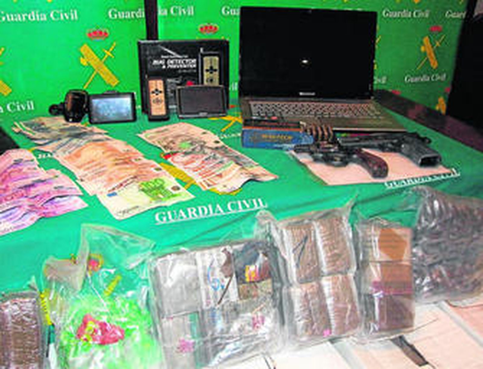 Material incautado por la Guardia Civil en el marco de la operación.