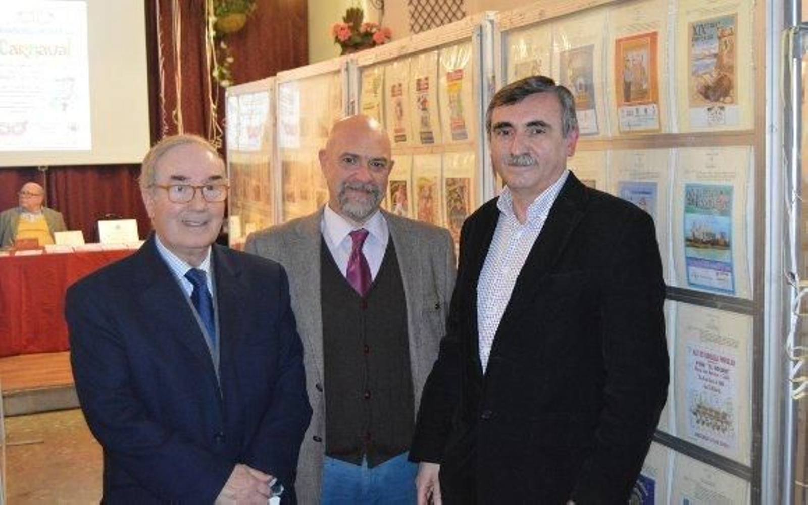 José Ossorio, el presidente de la Sociedad Filatélica Gaditana Paco Velázquez y Juan Antonio Casas.  Foto: Ignacio Casas de Ciria