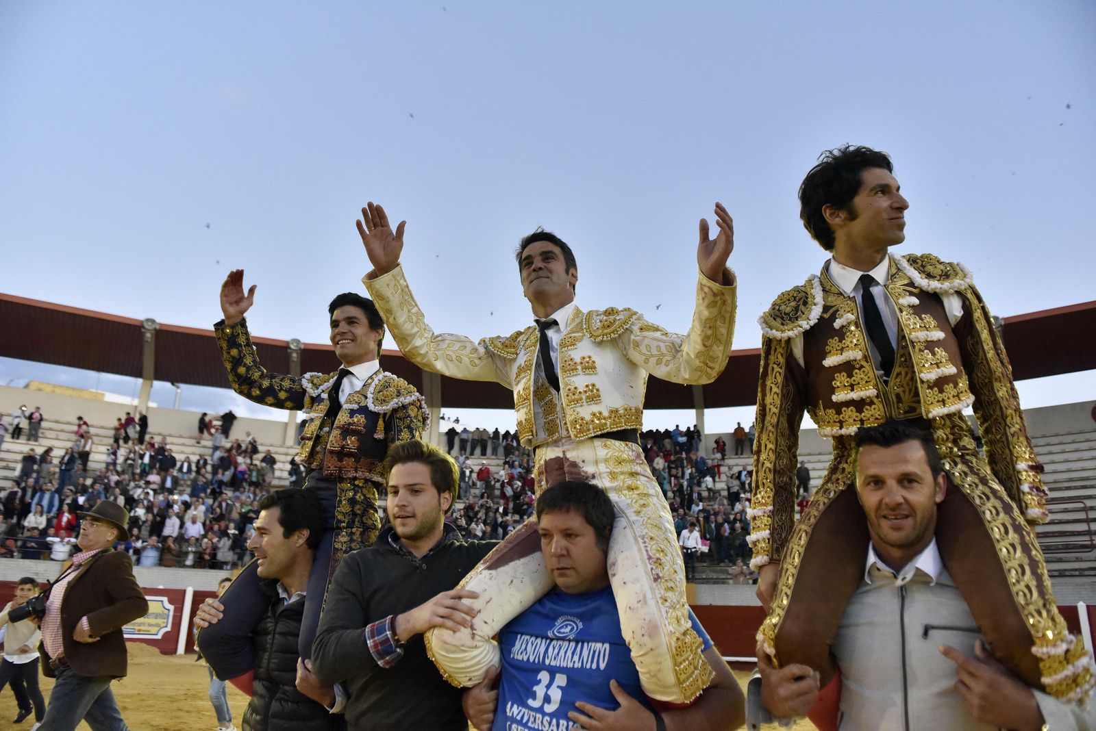 Las imágenes de la corrida en Morón con la reaparición de Jesulín de Ubrique