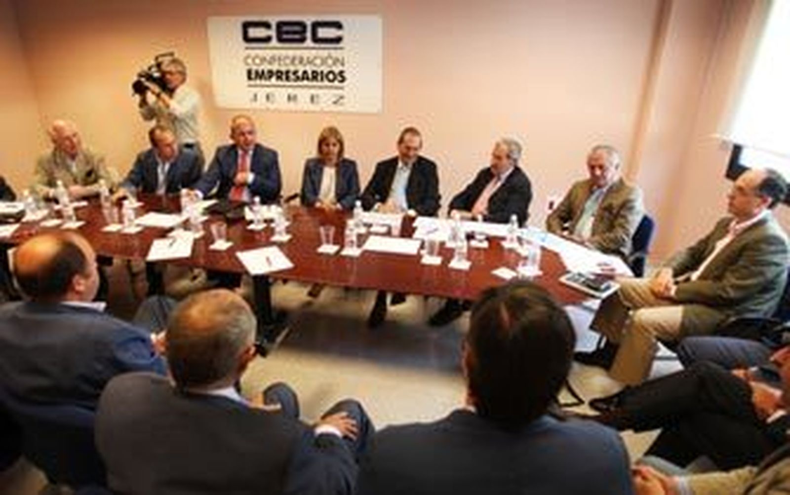 Los empresarios avalan el plan del PP para salir de su asfixia económica