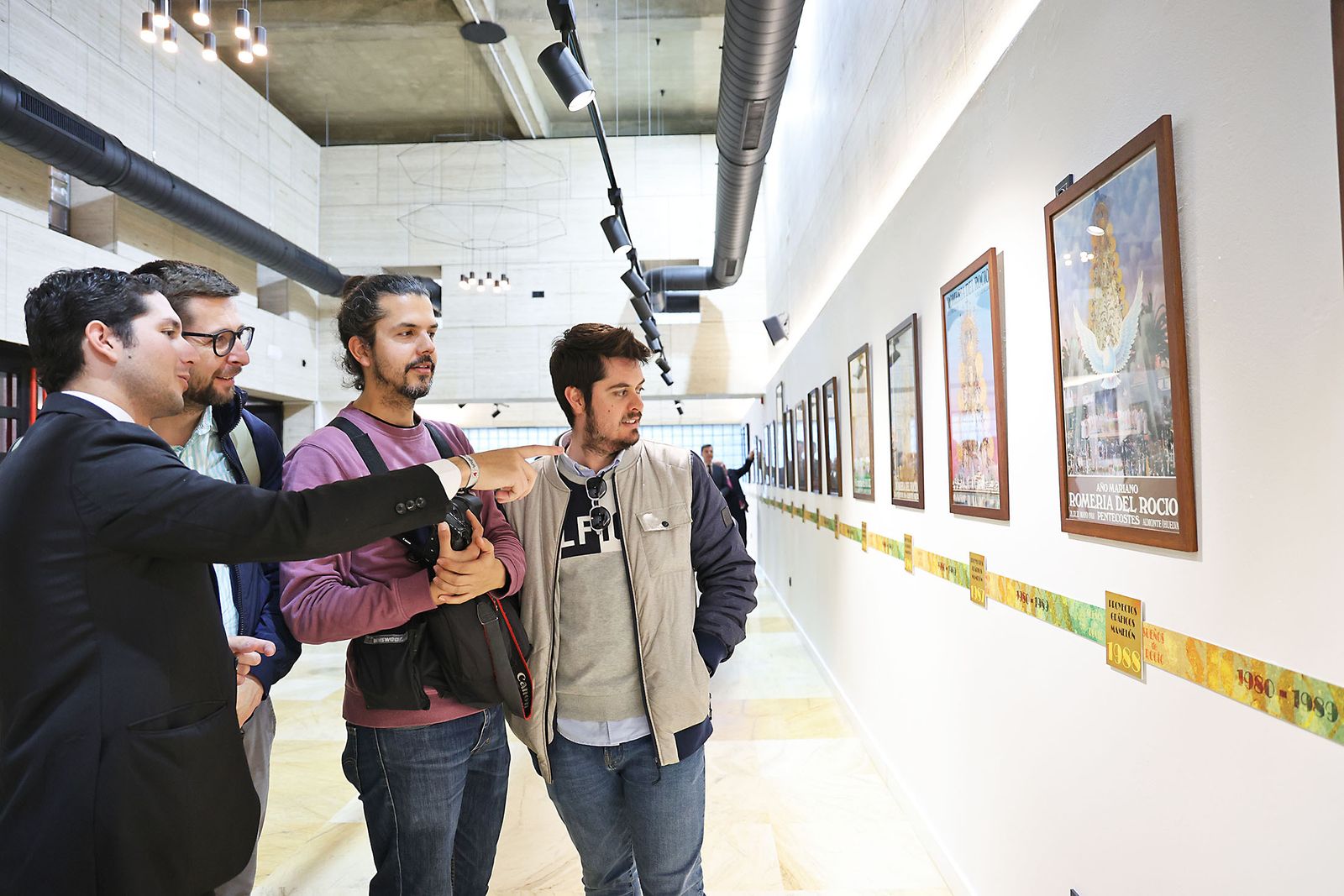 Imágenes de la inauguración de la exposición 'Sueños de Rocío. Carteles de Romería'.
