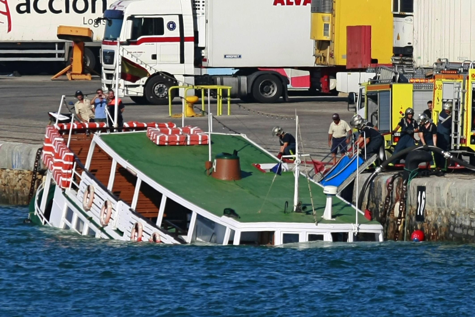 Las imágenes del hundimiento del Vapor de El Puerto