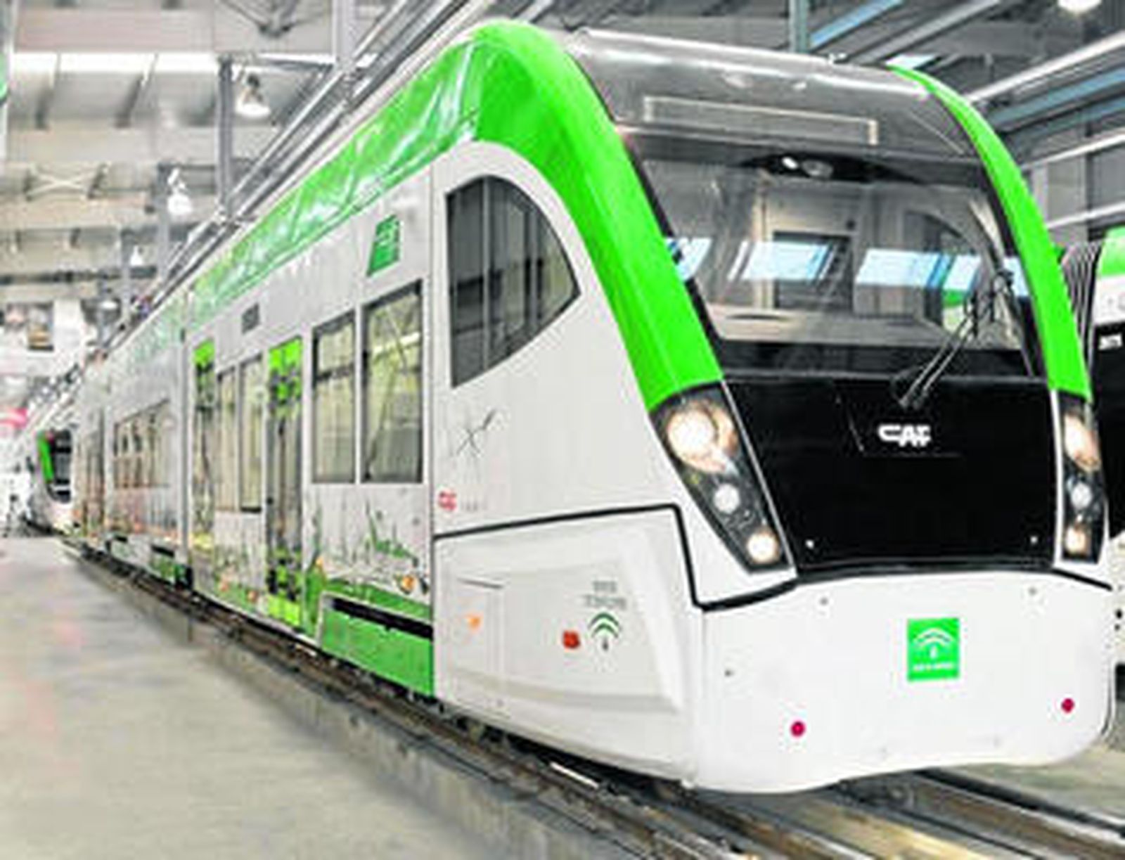 Las tres primeras unidades del tranvía Cádiz-Chiclana, ensambladas en la factoría de CAF Santana en Linares.