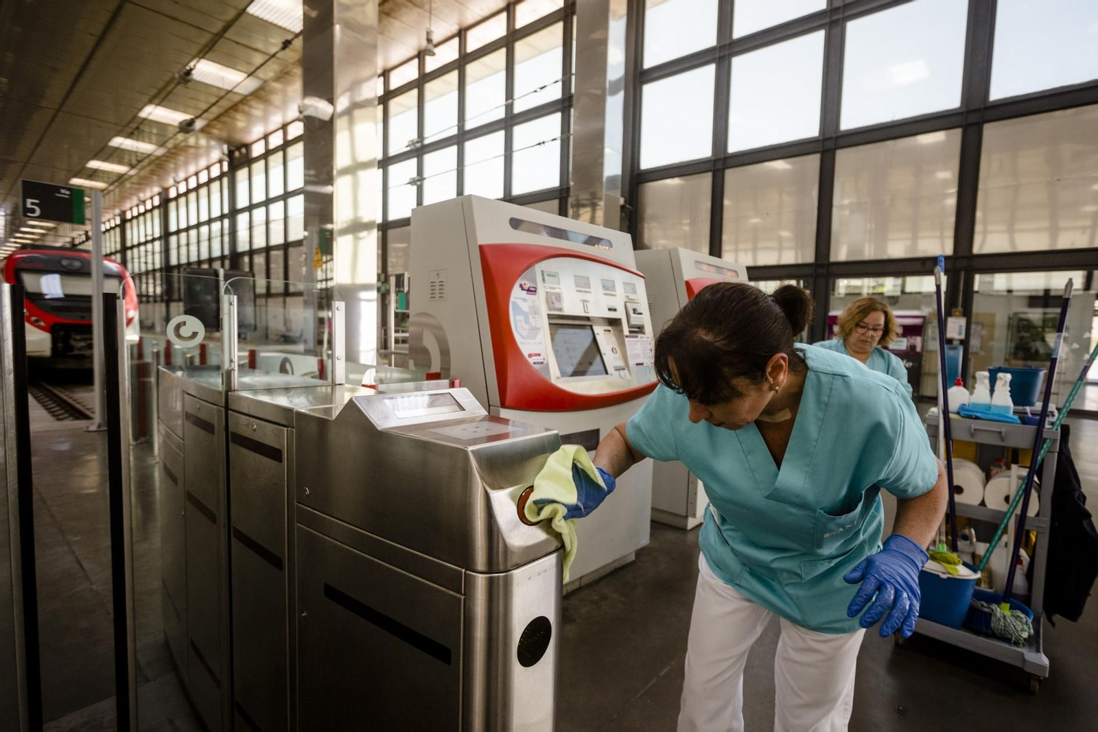 Los servicios de limpieza en la estación se han reforzado.