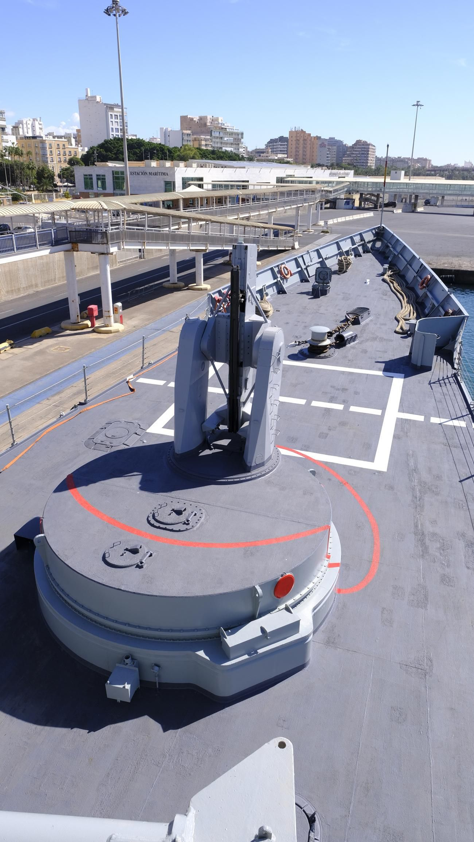 La Fragata Navarra de la Armada Española, visita Almería, en imágenes