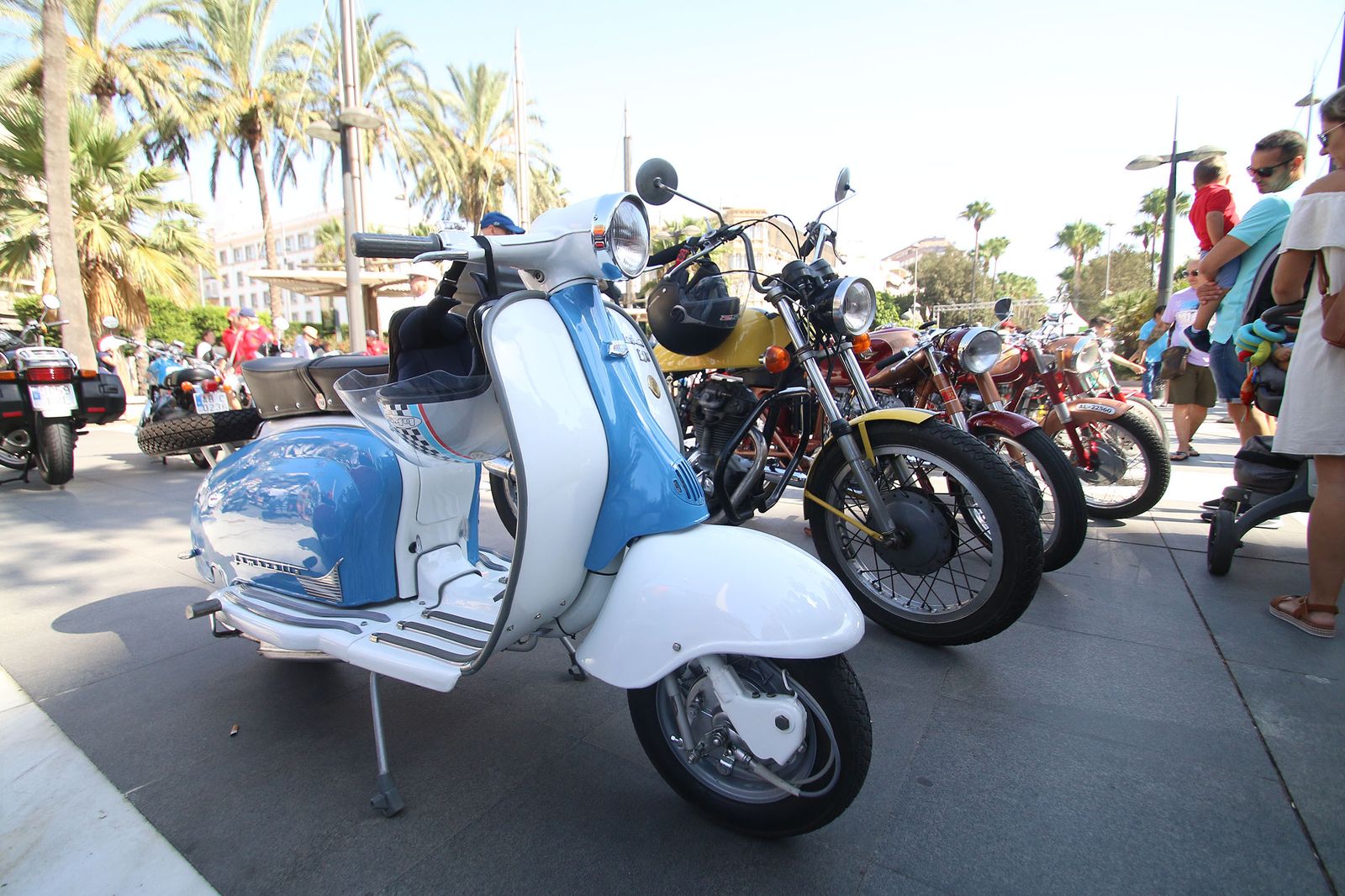 Fotogalería de la exhibición de motos antiguas. Feria Almería 2019