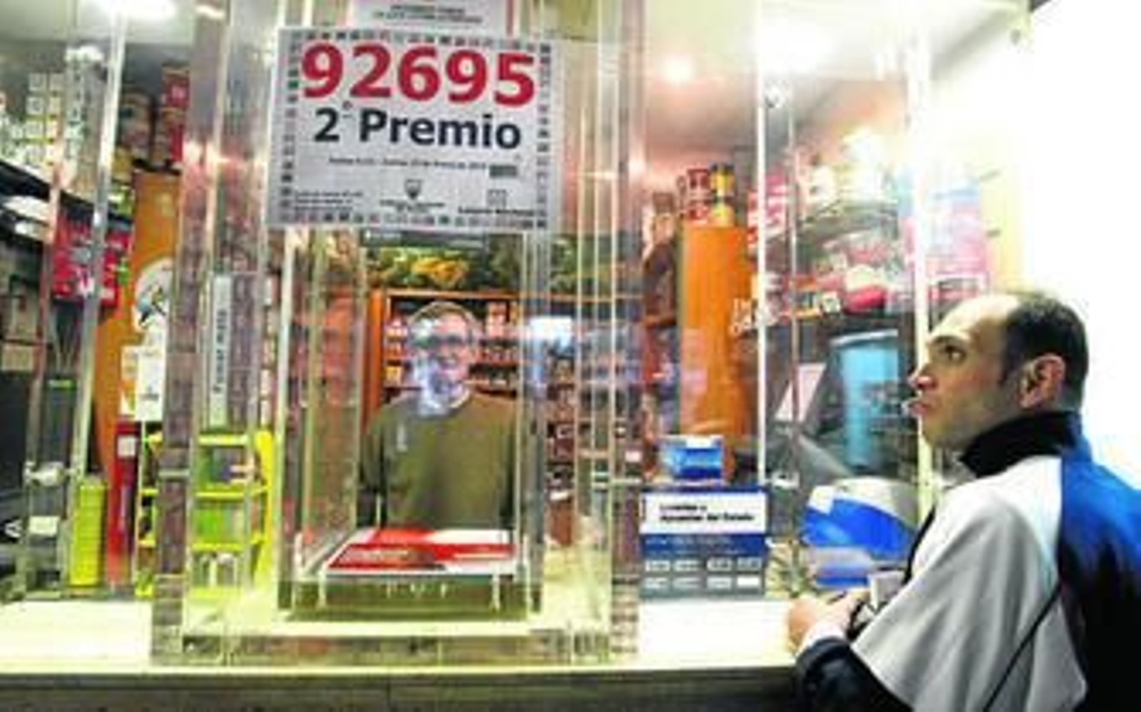 Imagen de ayer del estanco que dio el segundo premio de la Lotería Nacional el pasado jueves.