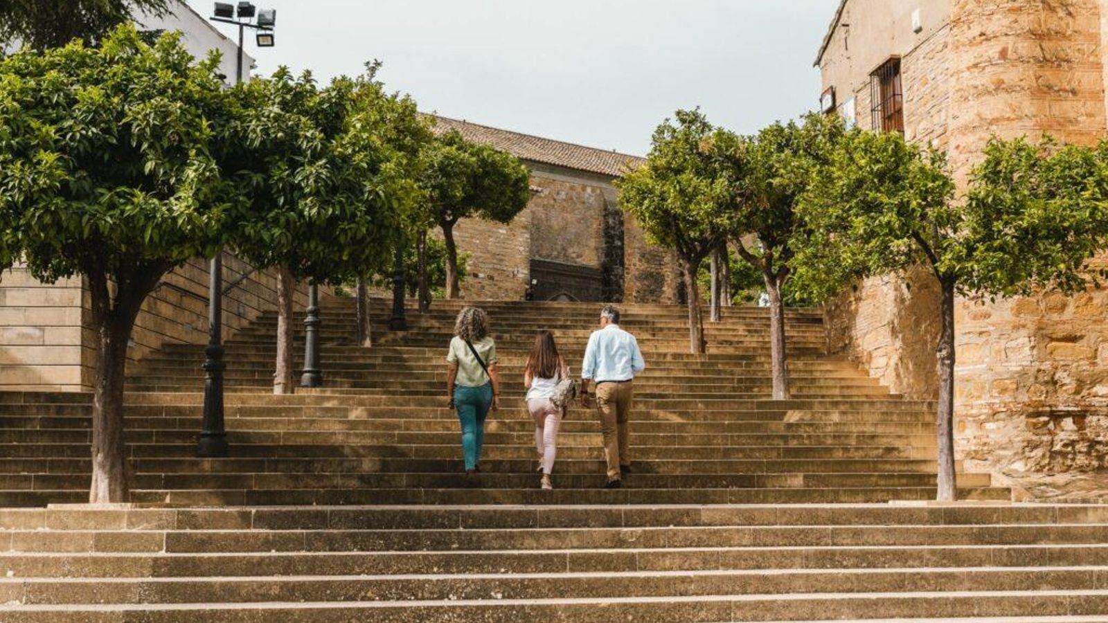 Pasea por sus calles para conocer la historia de los templos religiosos de Arjona.