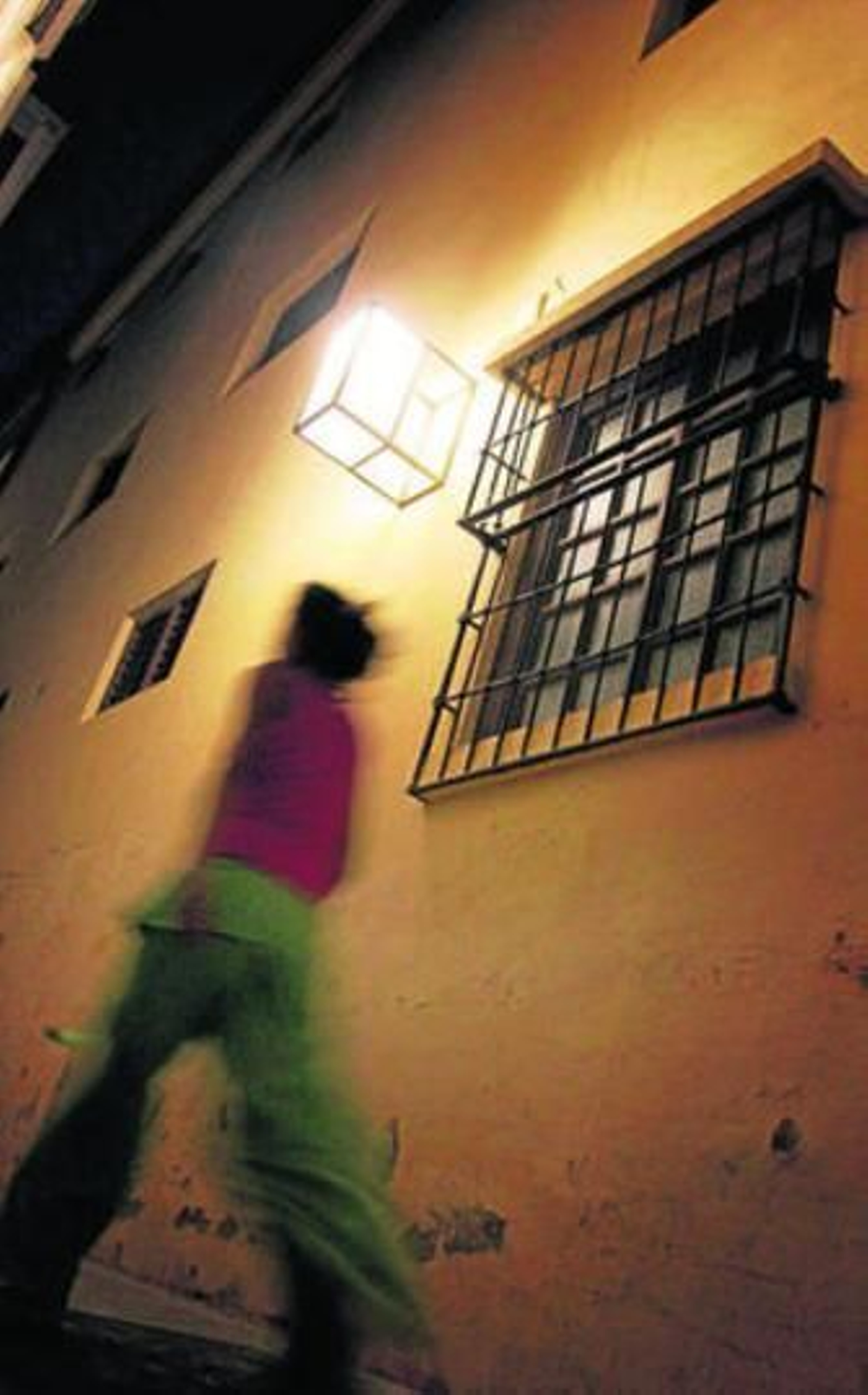 Farola de bajo consumo instalada en el centro de Málaga.