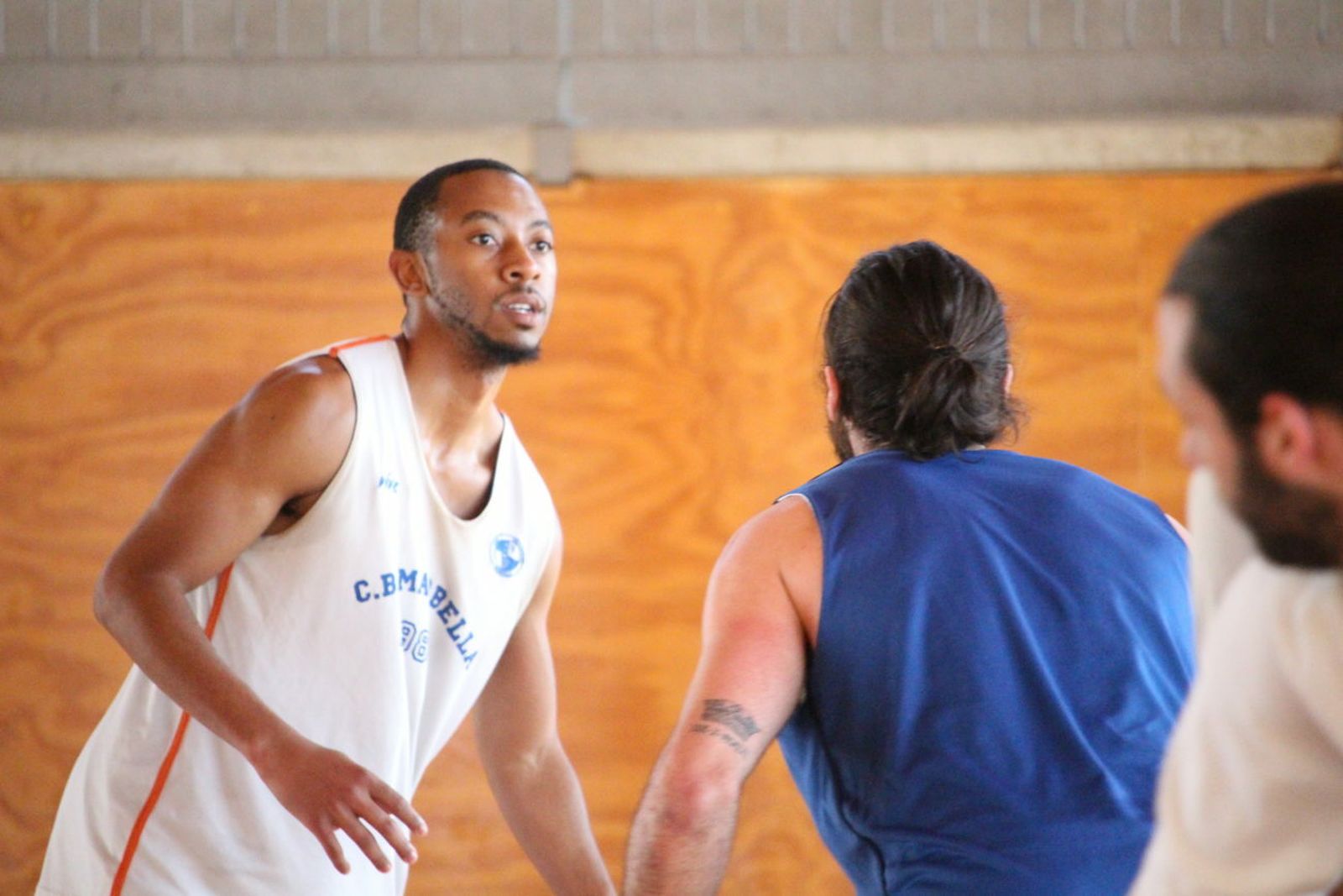 Momento de un entrenamiento reciente del CB Marbella.