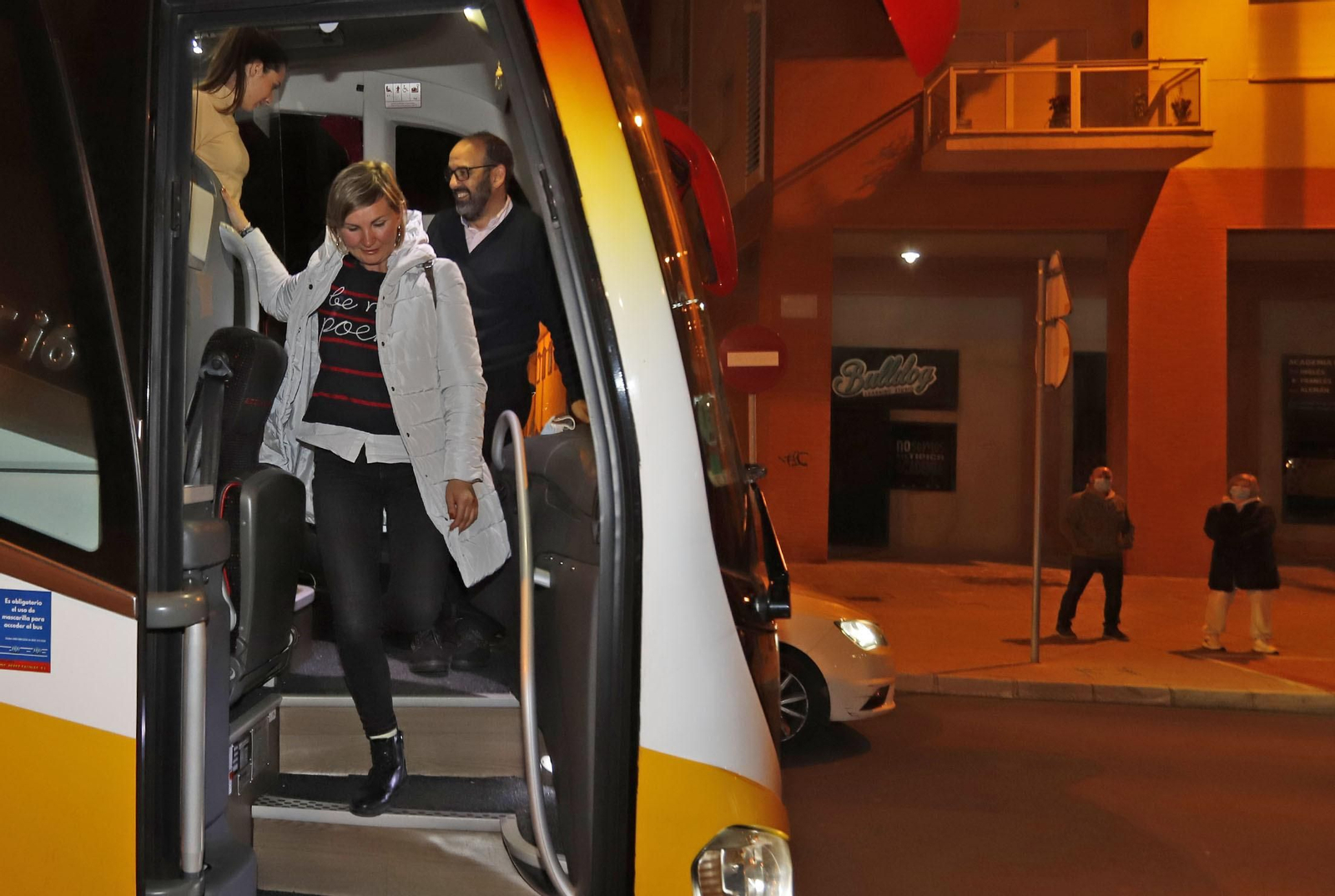 Imágenes de la emocionante llegada de los ucranianos refugiados a Huelva