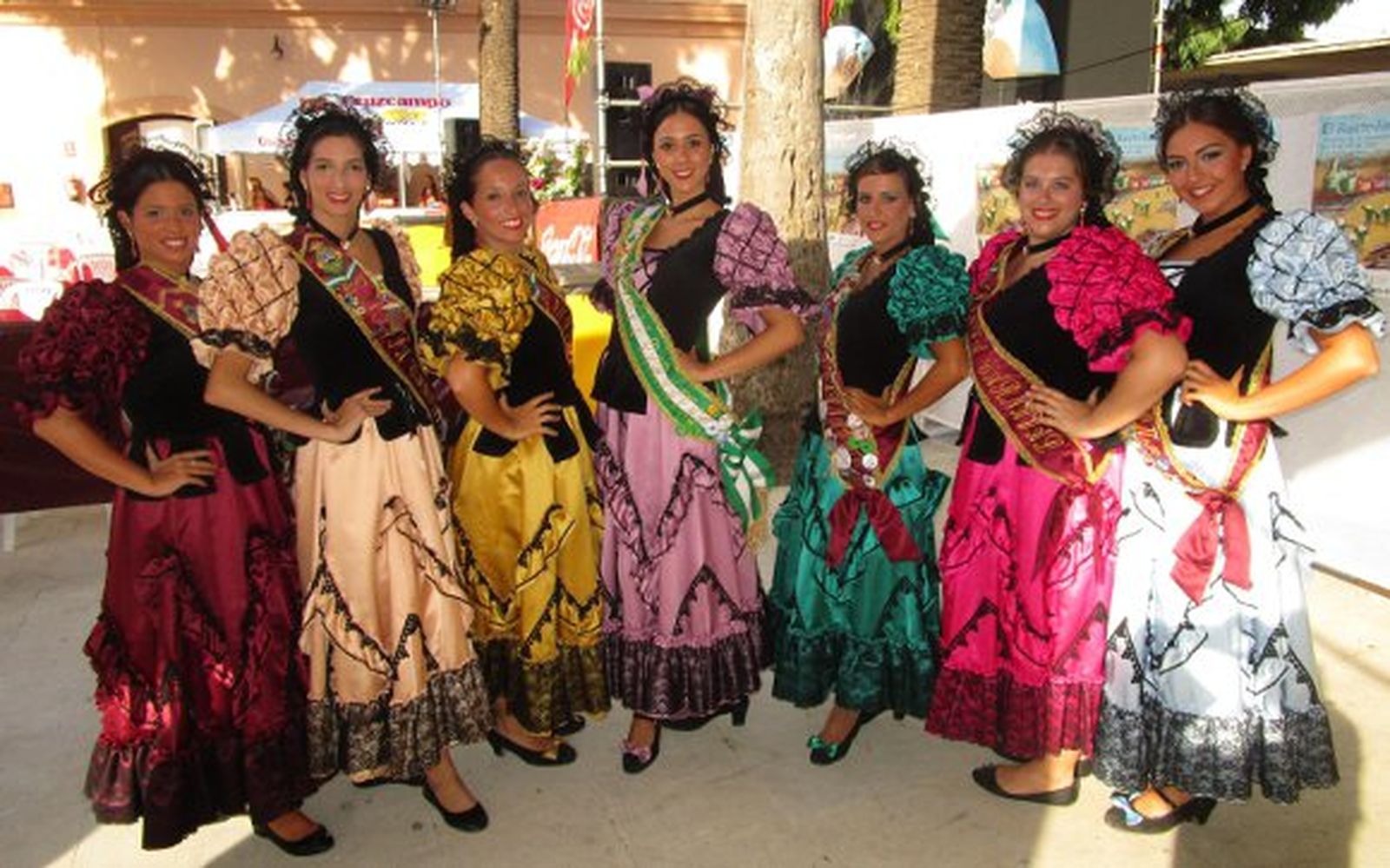 La diosa y las ninfas del carnaval 2015, durante la inauguración del rastrillo, en el baluarte de La Candelaria.


Foto: Ignacio Casas de Ciria
