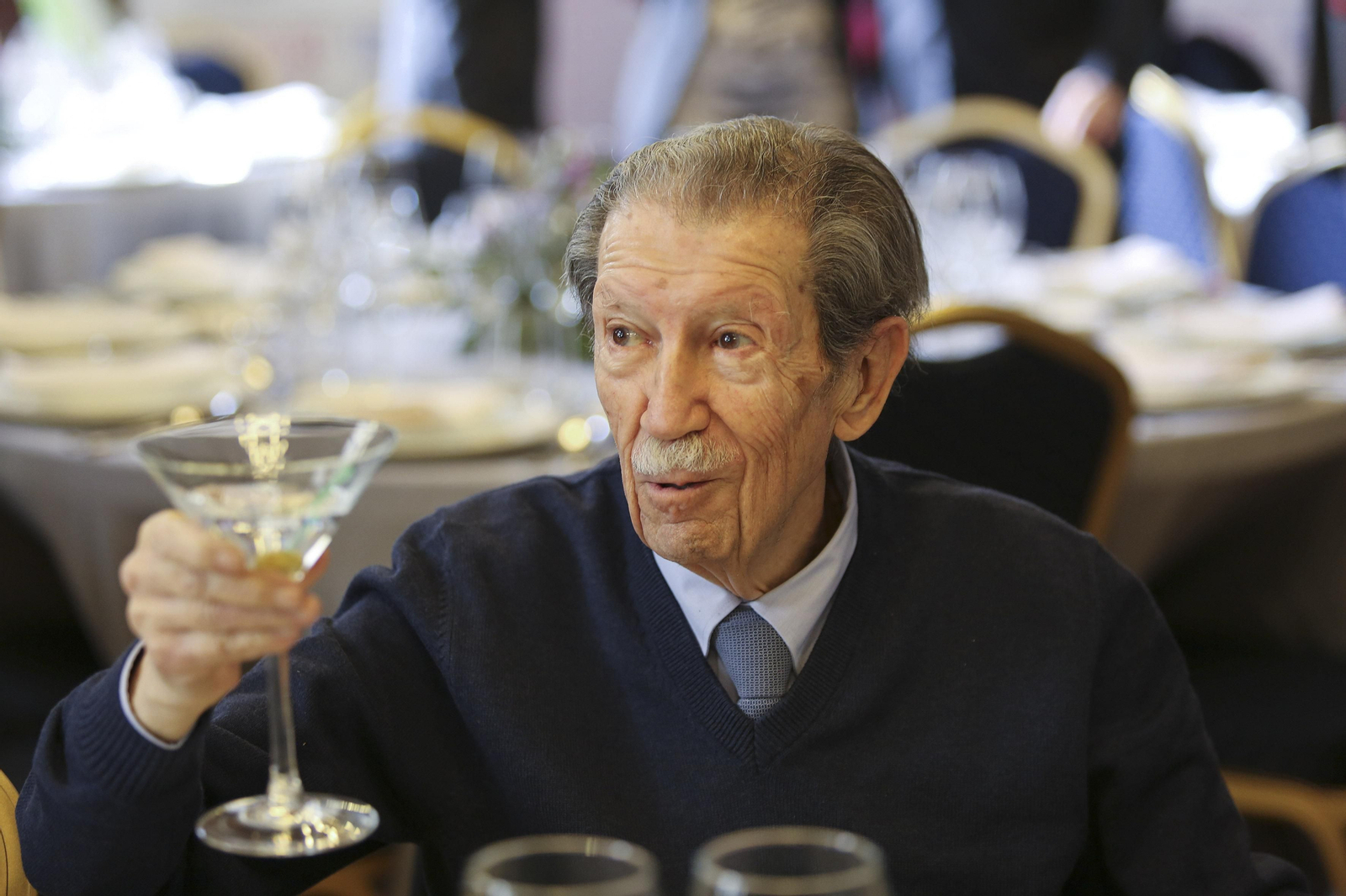 Manuel Alcántara brinda por su 90 cumpleaños en enero de 2018