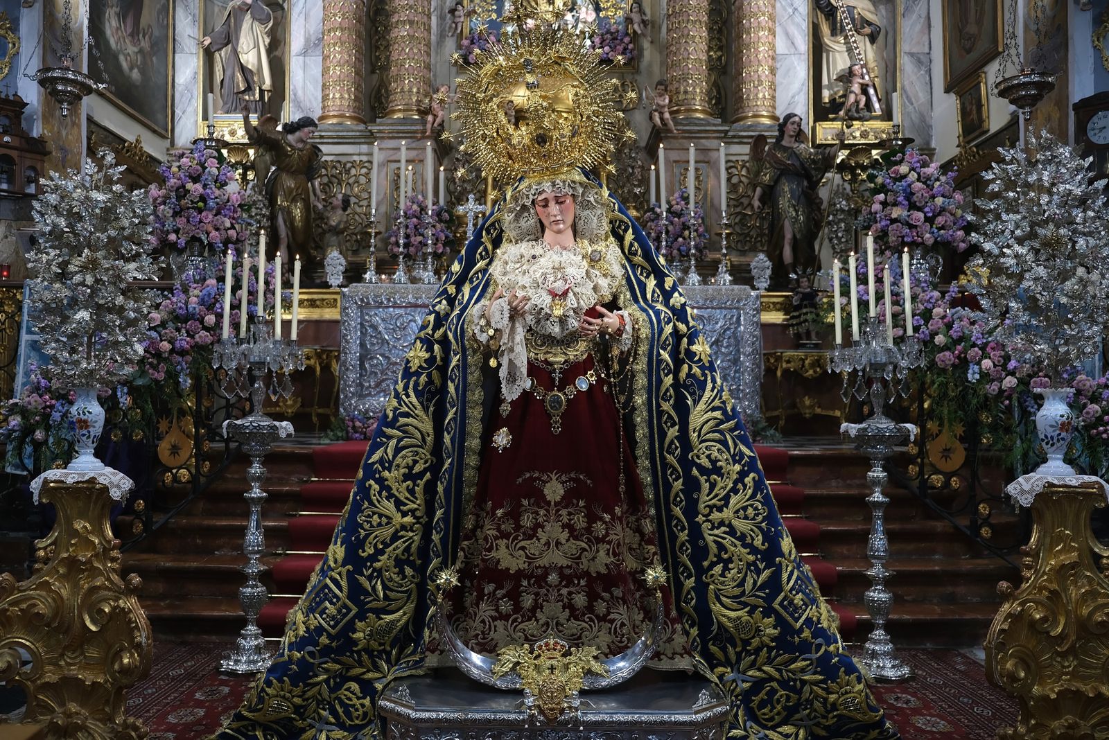 Las imágenes de la veneración a la Virgen de la Salud del Santo Ángel